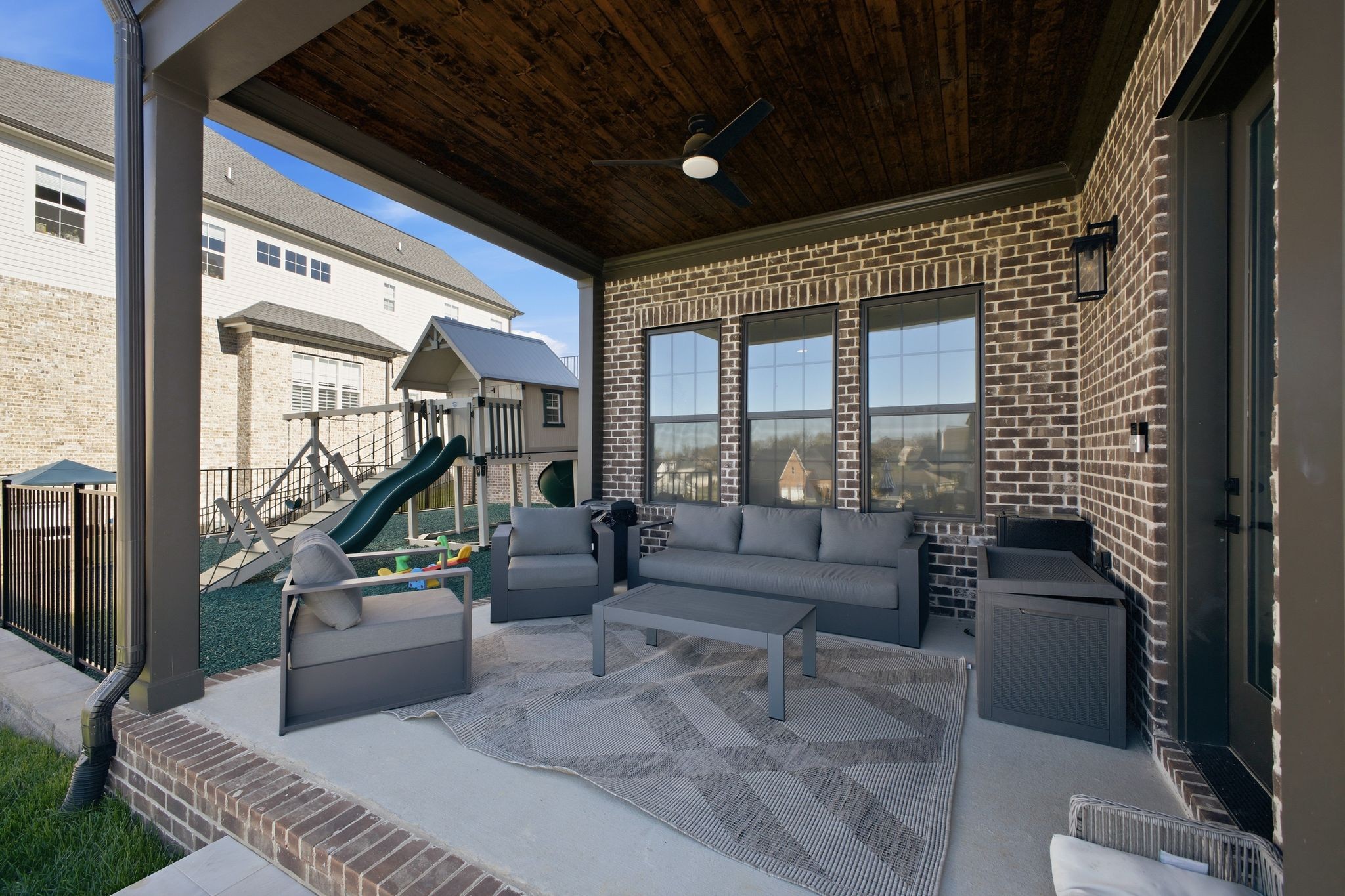 1008 Lawson Ln