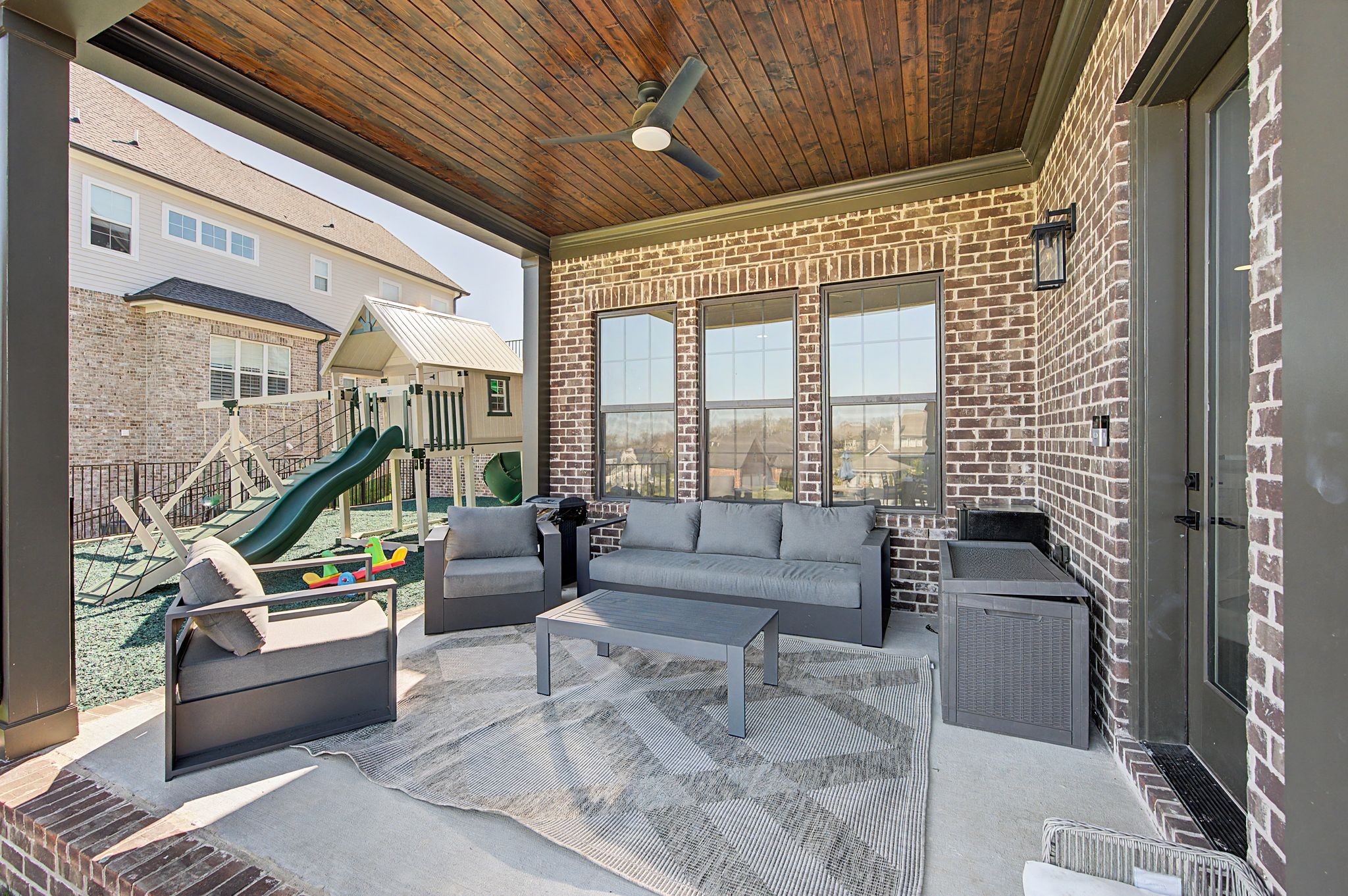 1008 Lawson Ln
