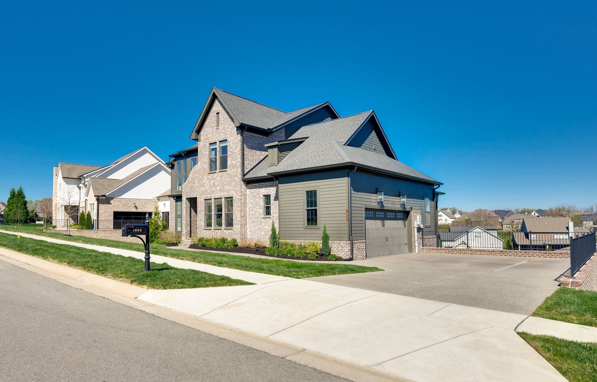 1008 Lawson Ln