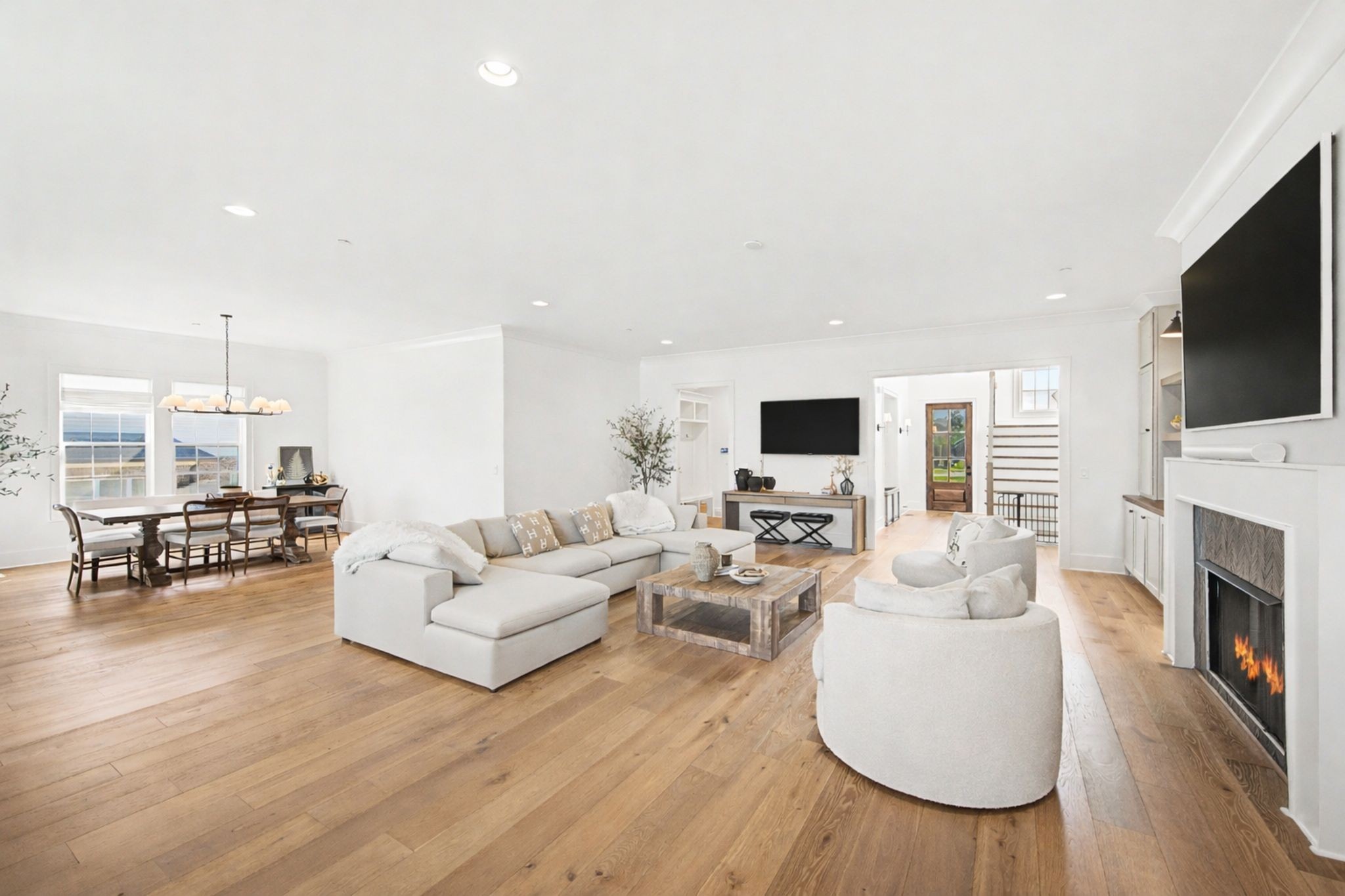 1008 Lawson Ln