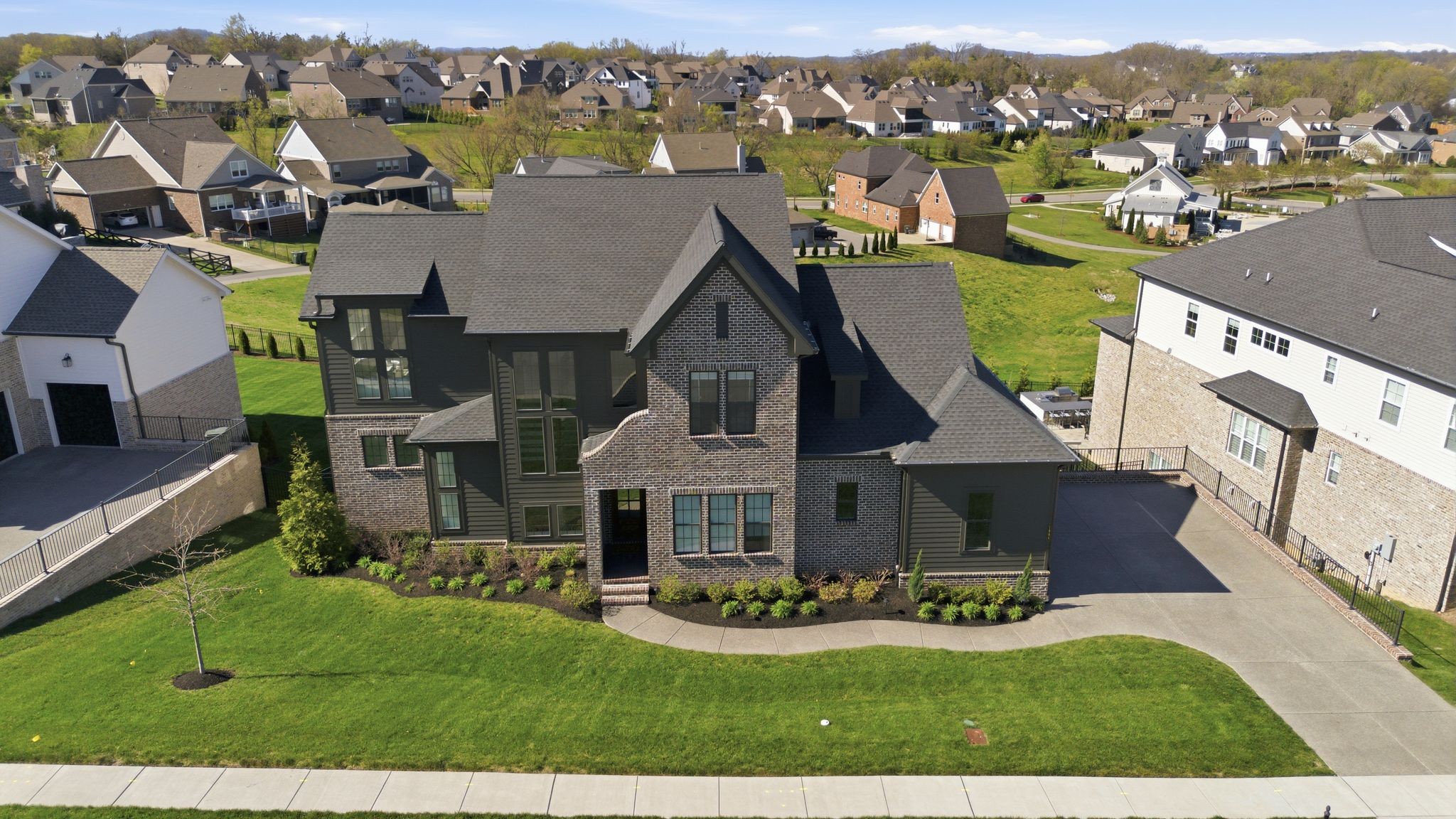 1008 Lawson Ln