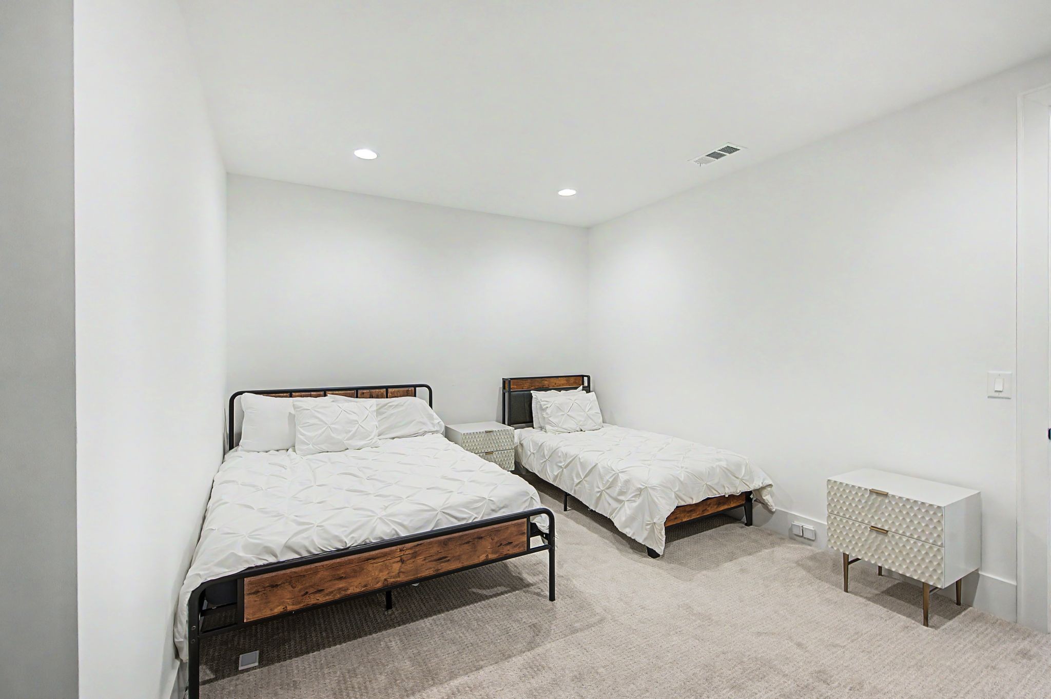 1008 Lawson Ln