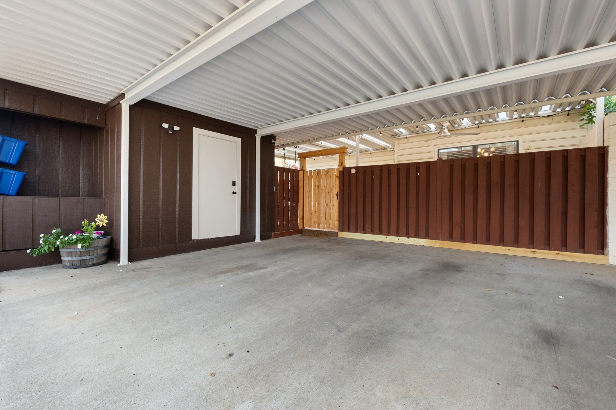 8711 Sawyer Brown Rd
