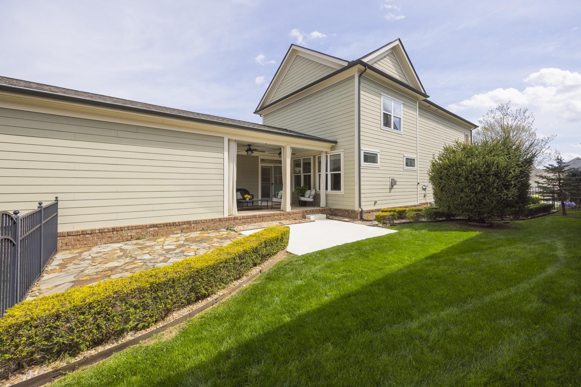 122 Fitzgerald St