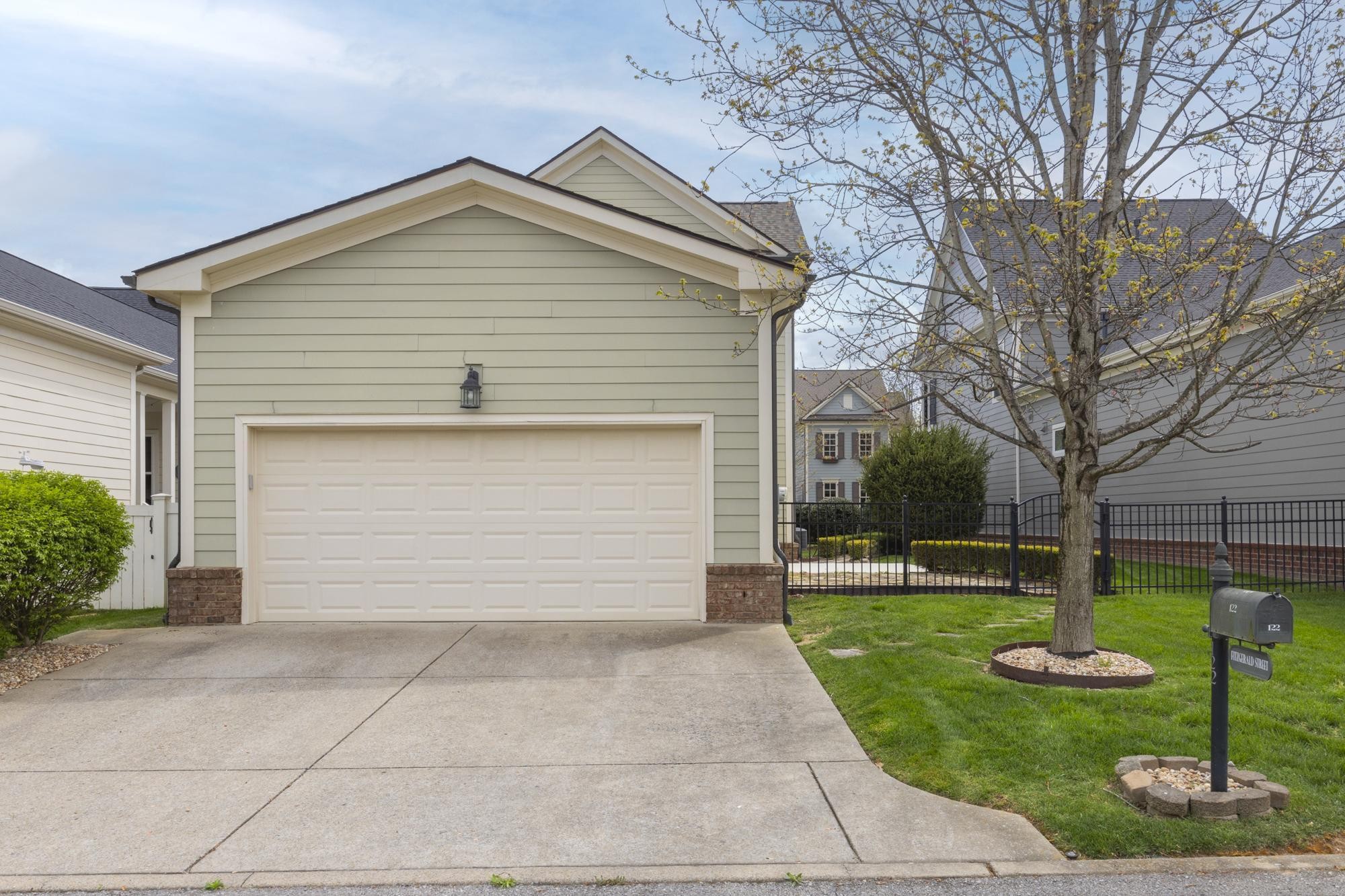 122 Fitzgerald St