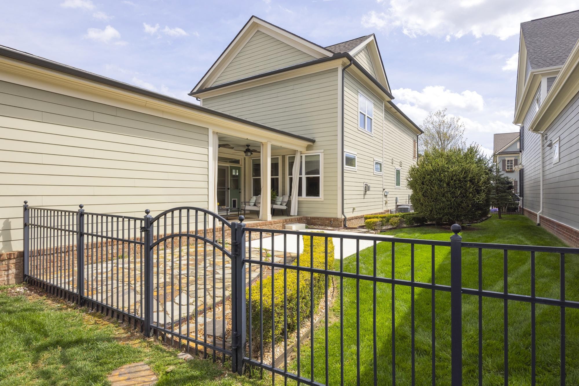 122 Fitzgerald St