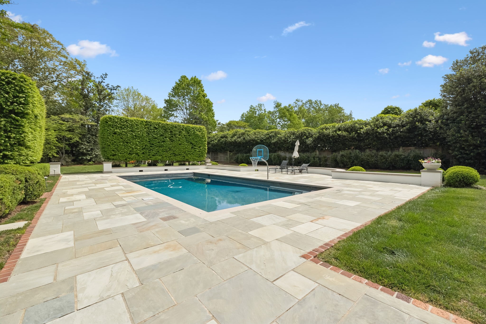 408 W Brookfield Ave