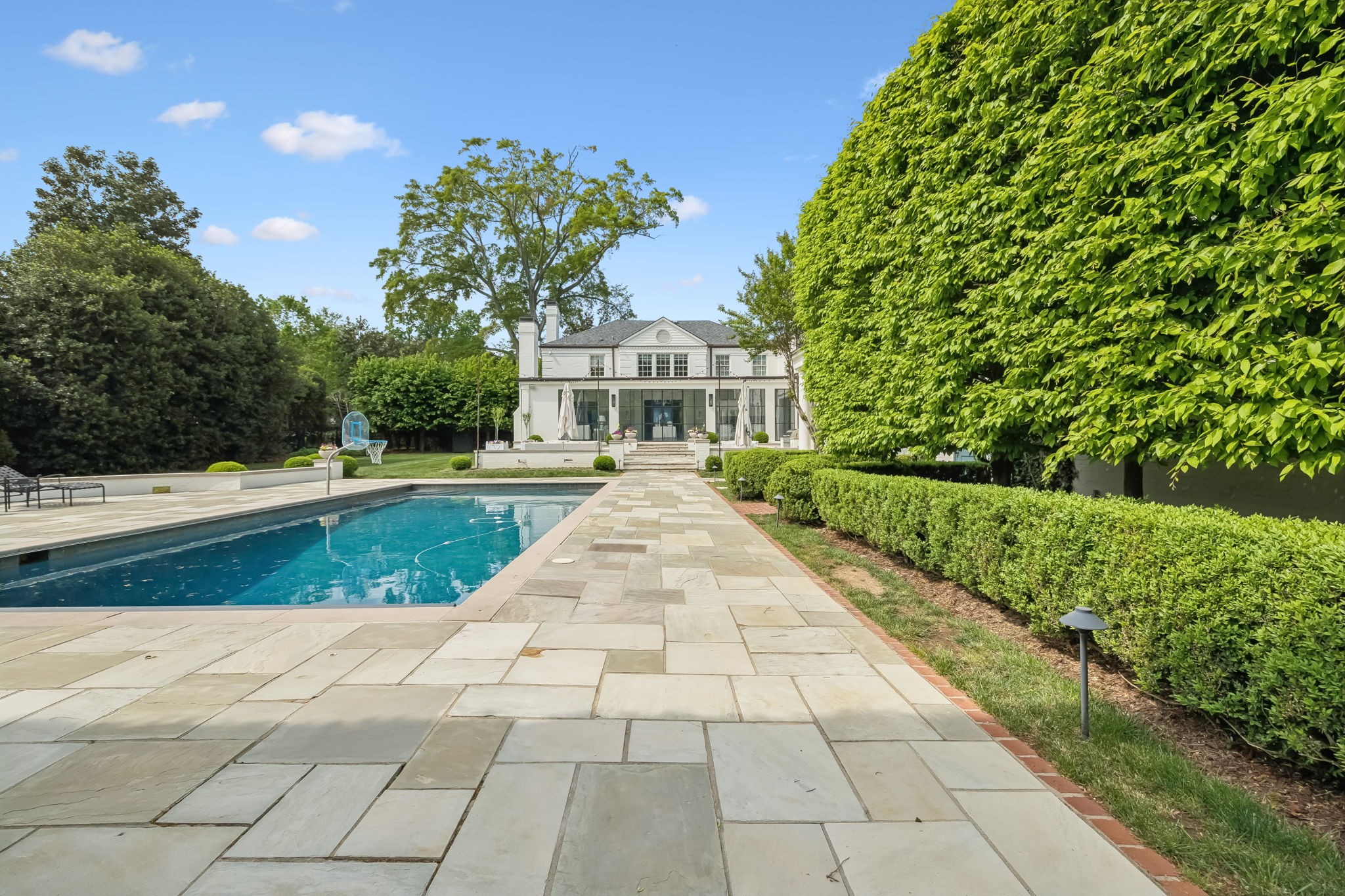 408 W Brookfield Ave