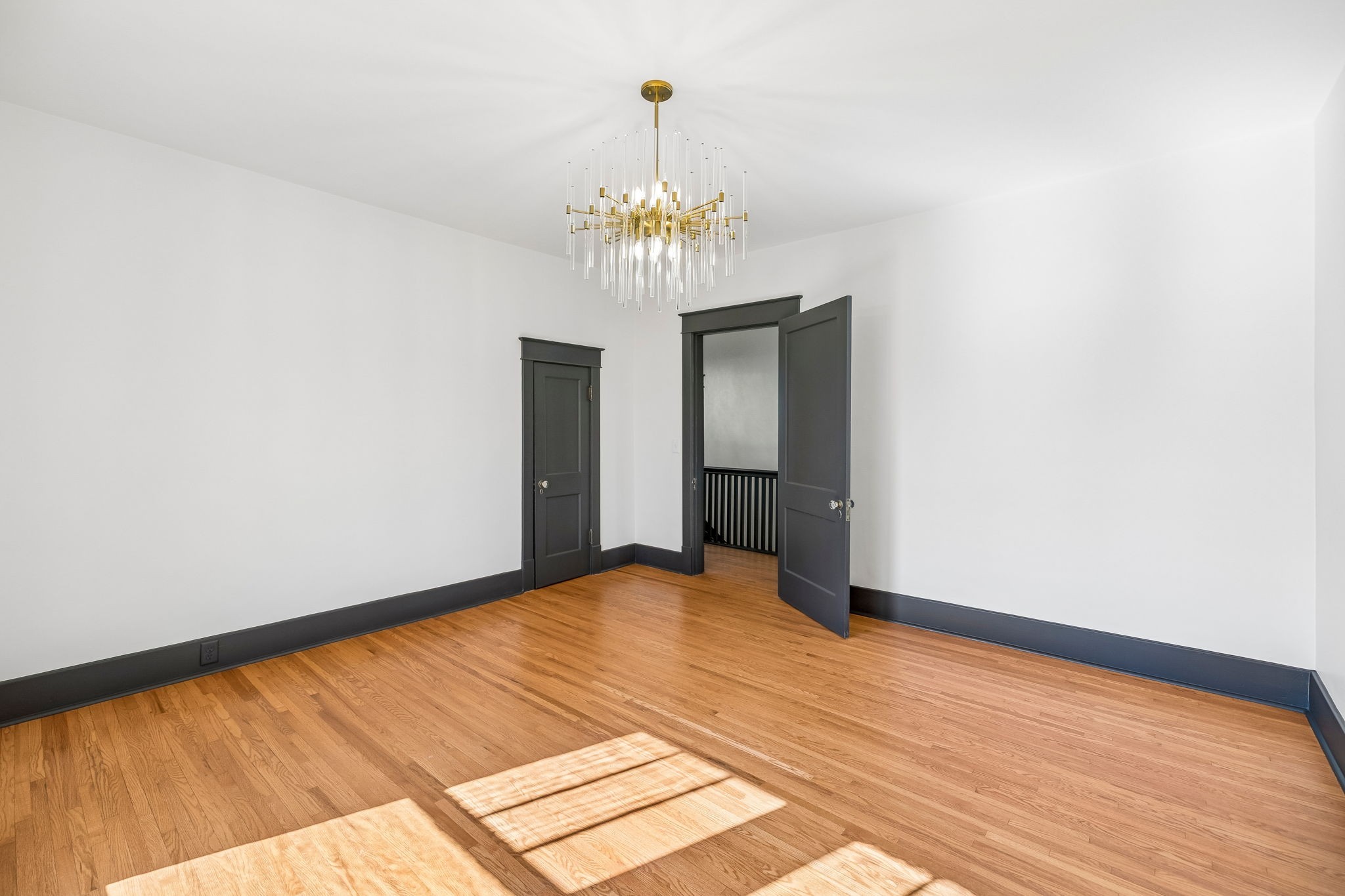 711 W 7th St