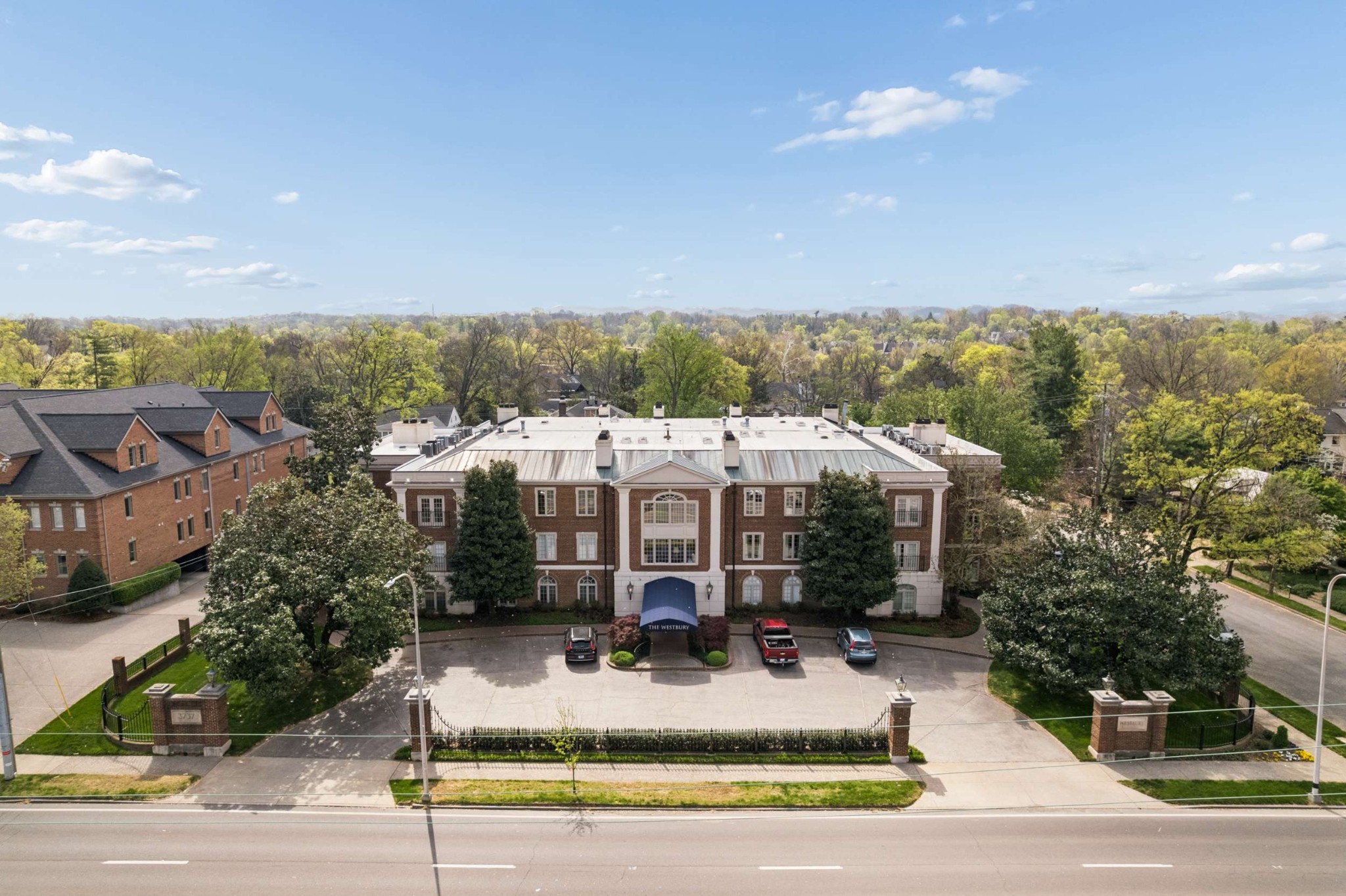 3737 West End Ave Unit: 105