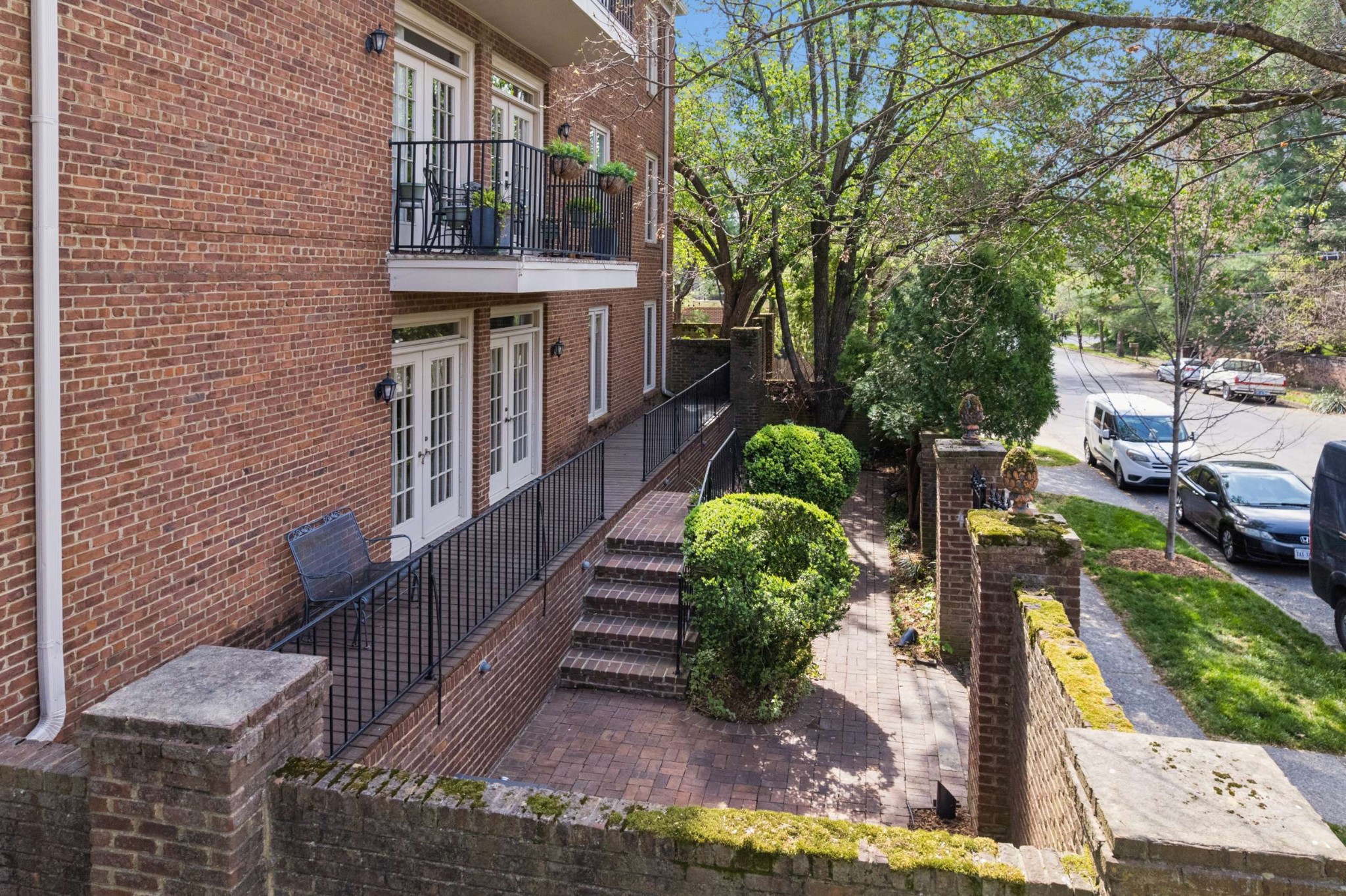 3737 West End Ave Unit: 105