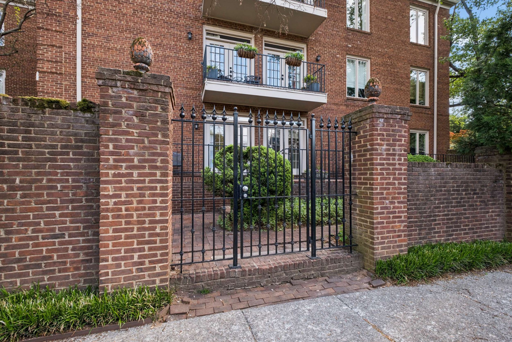 3737 West End Ave Unit: 105