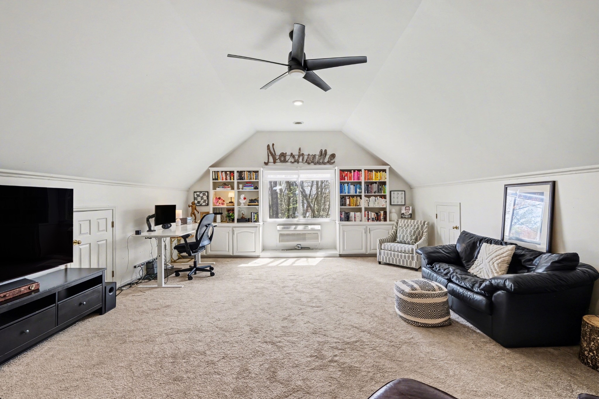 6133 Tuliptree Ln