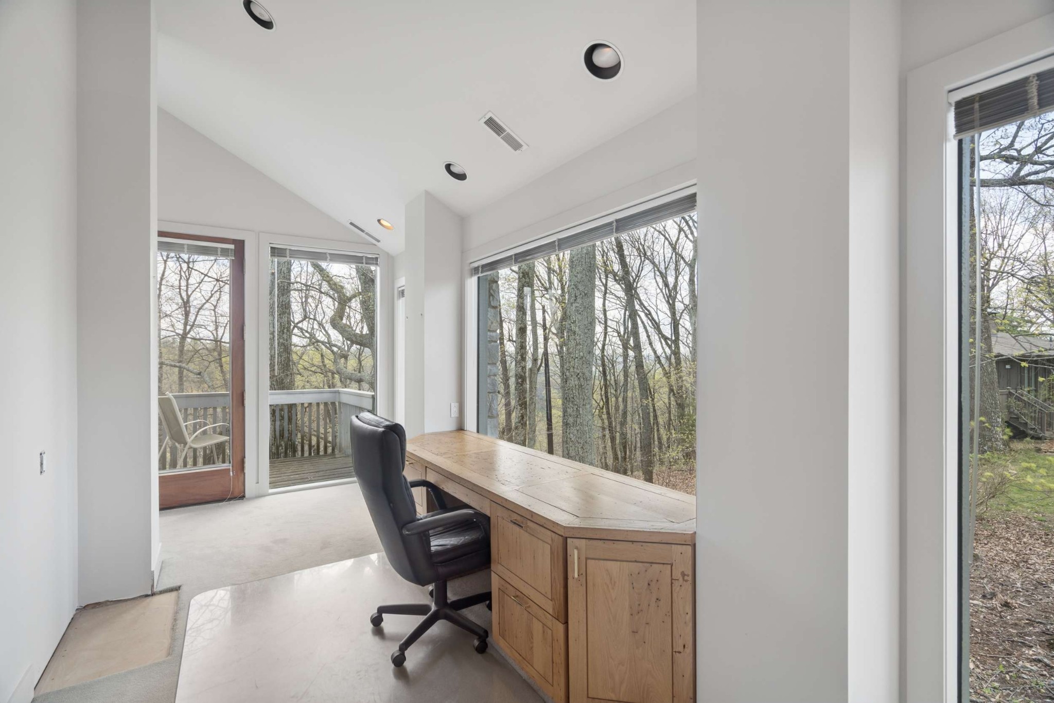 5870 Fredricksburg Dr