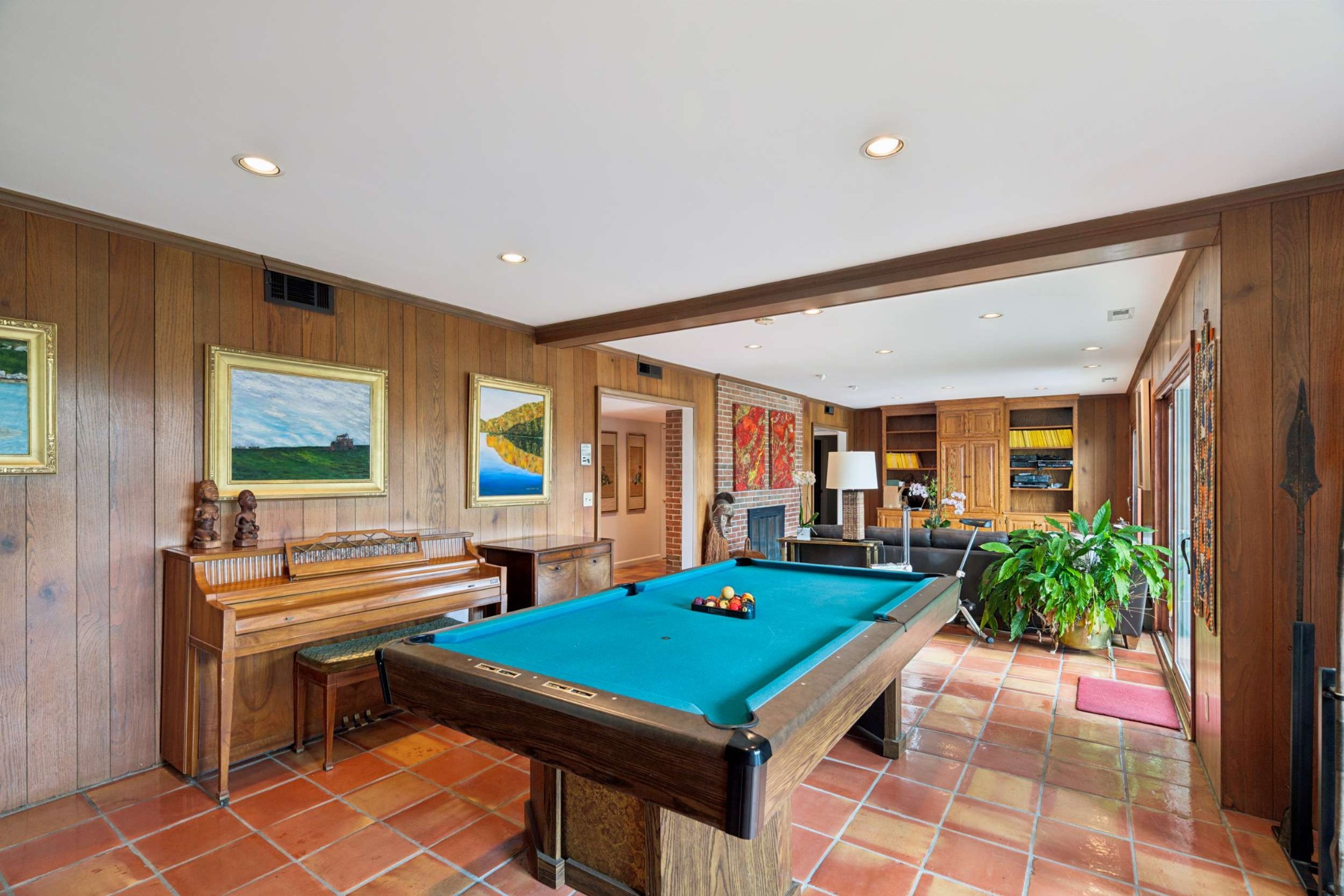 5870 Fredricksburg Dr