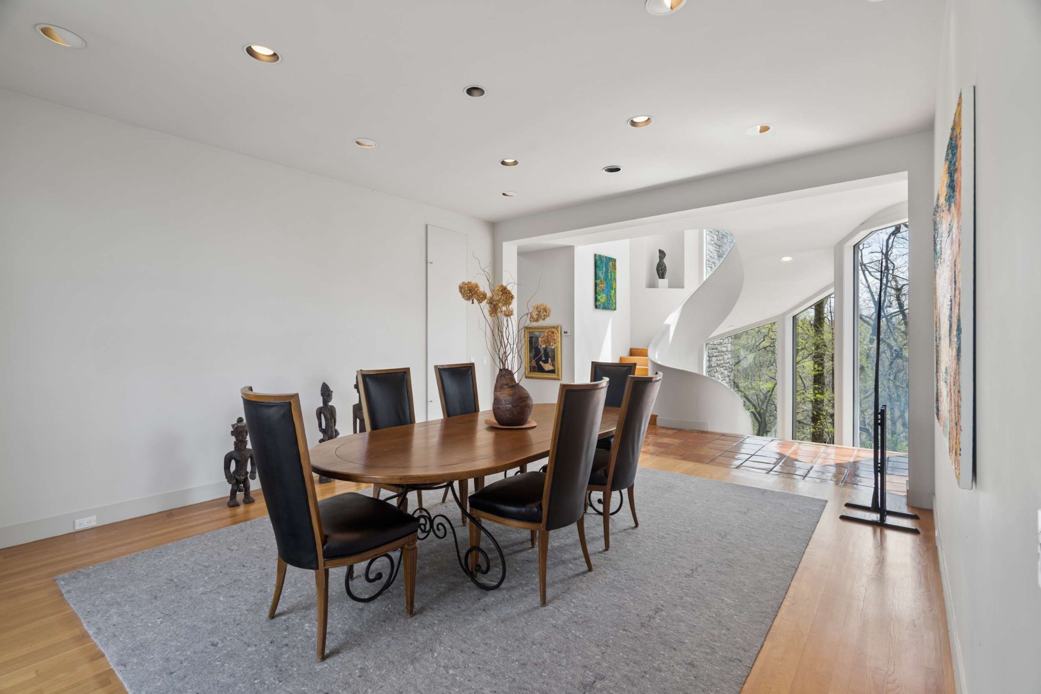 5870 Fredricksburg Dr