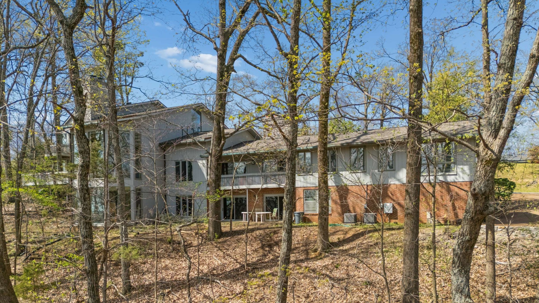 5870 Fredricksburg Dr