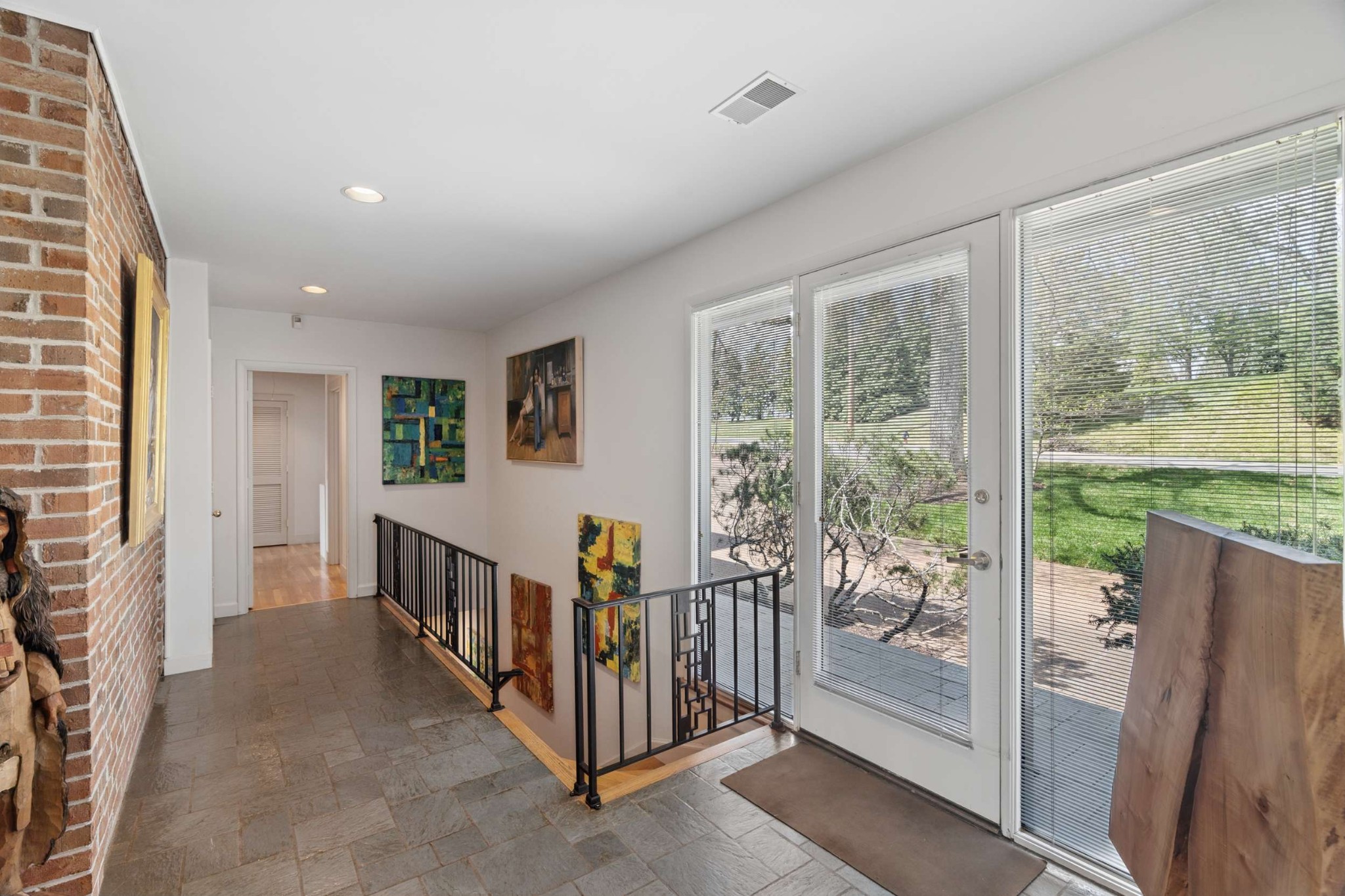 5870 Fredricksburg Dr