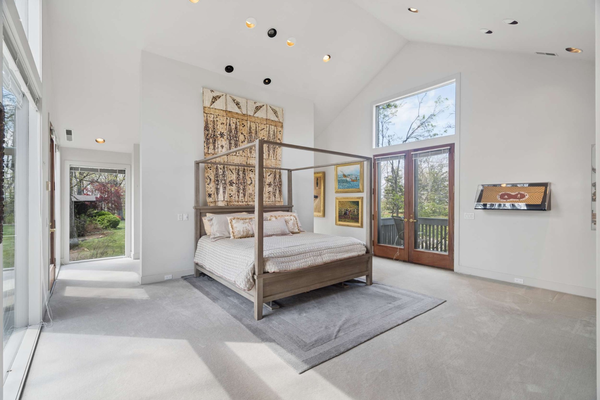 5870 Fredricksburg Dr