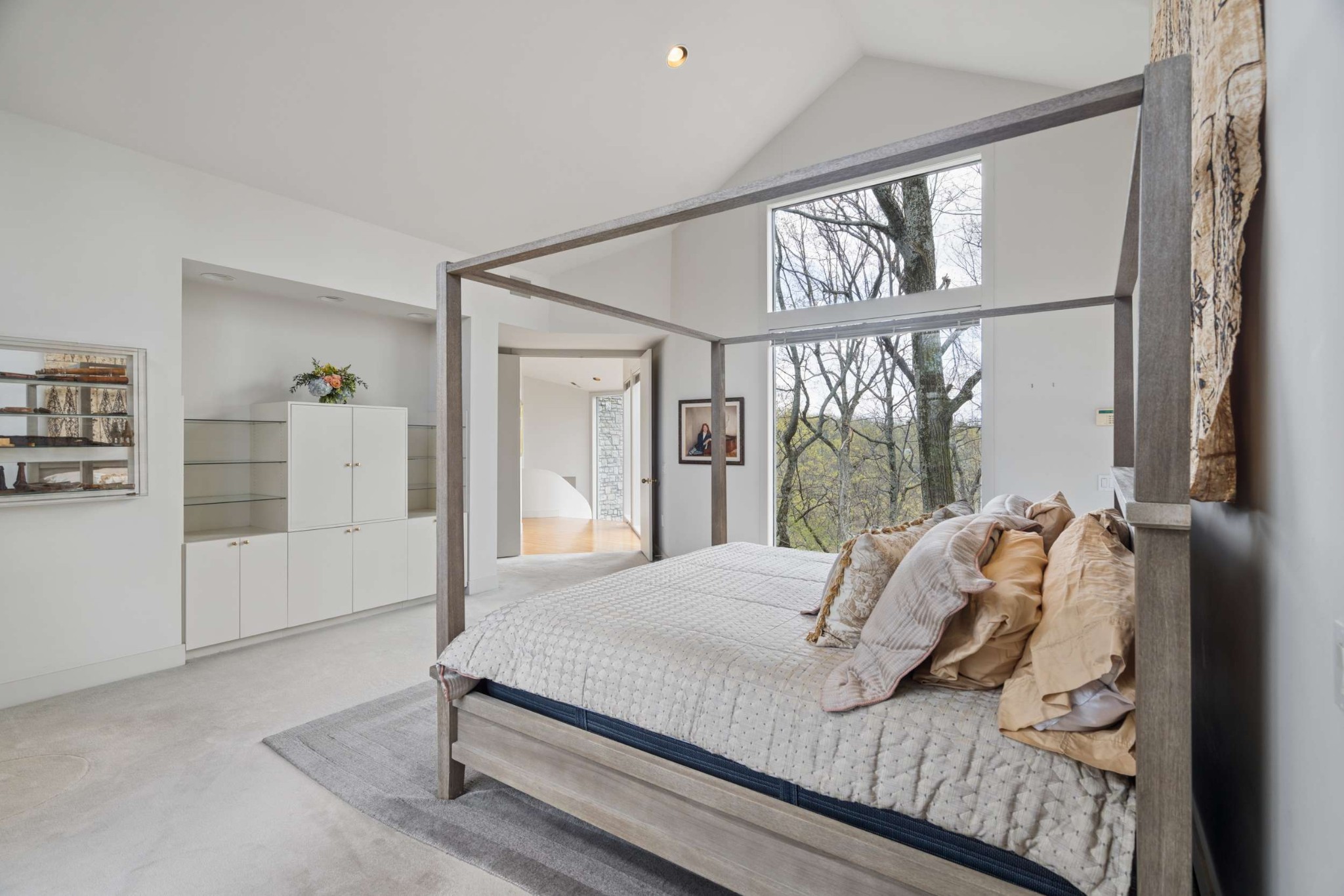 5870 Fredricksburg Dr