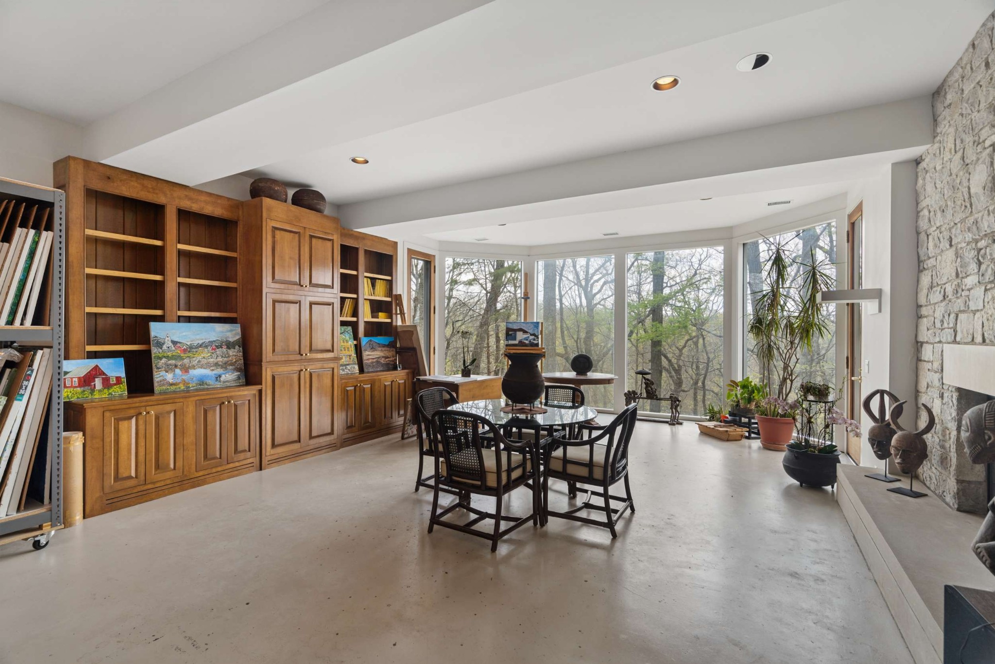 5870 Fredricksburg Dr