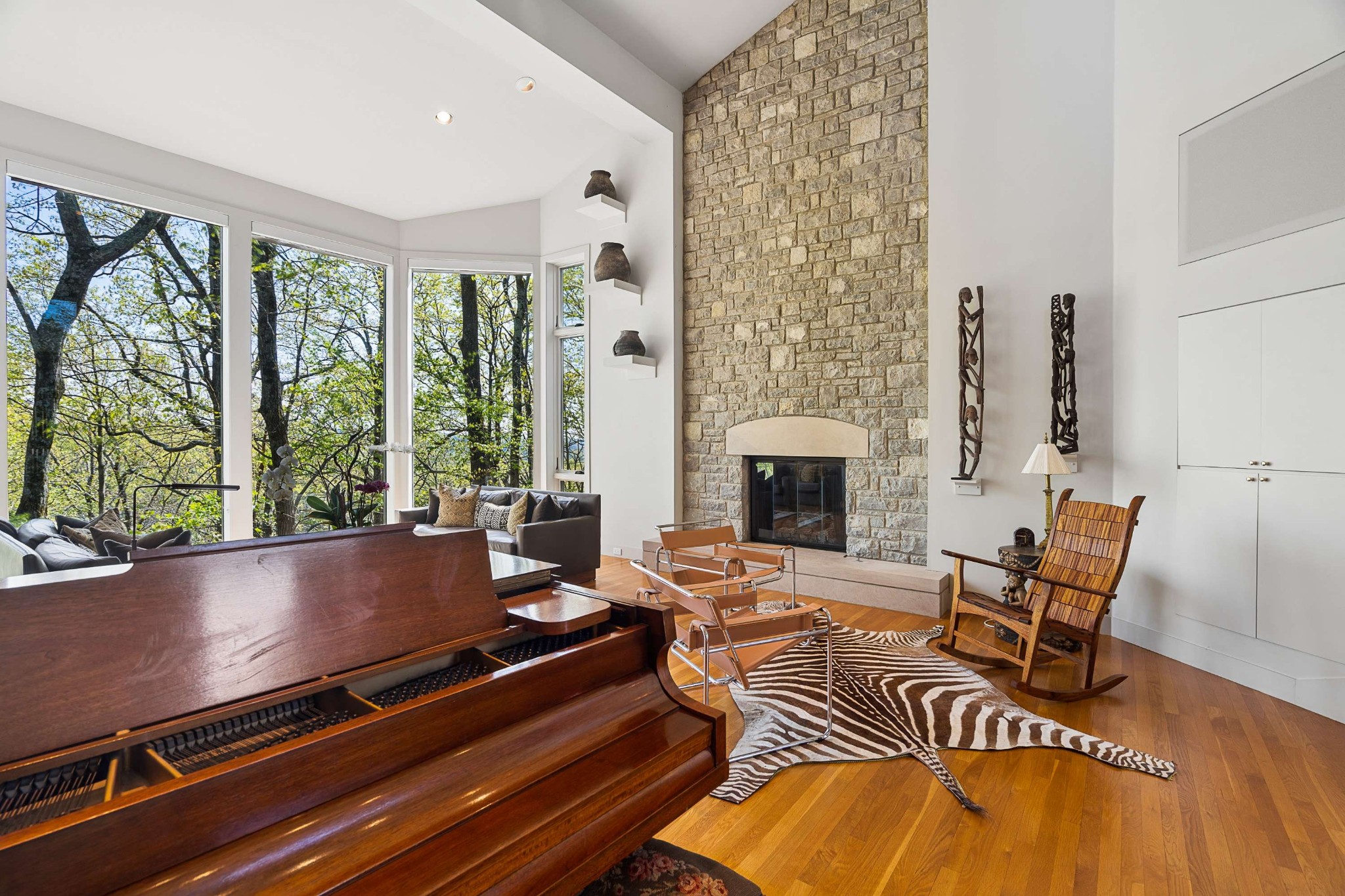 5870 Fredricksburg Dr