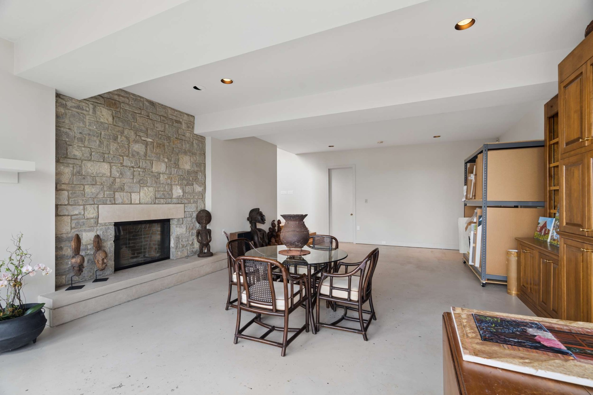 5870 Fredricksburg Dr