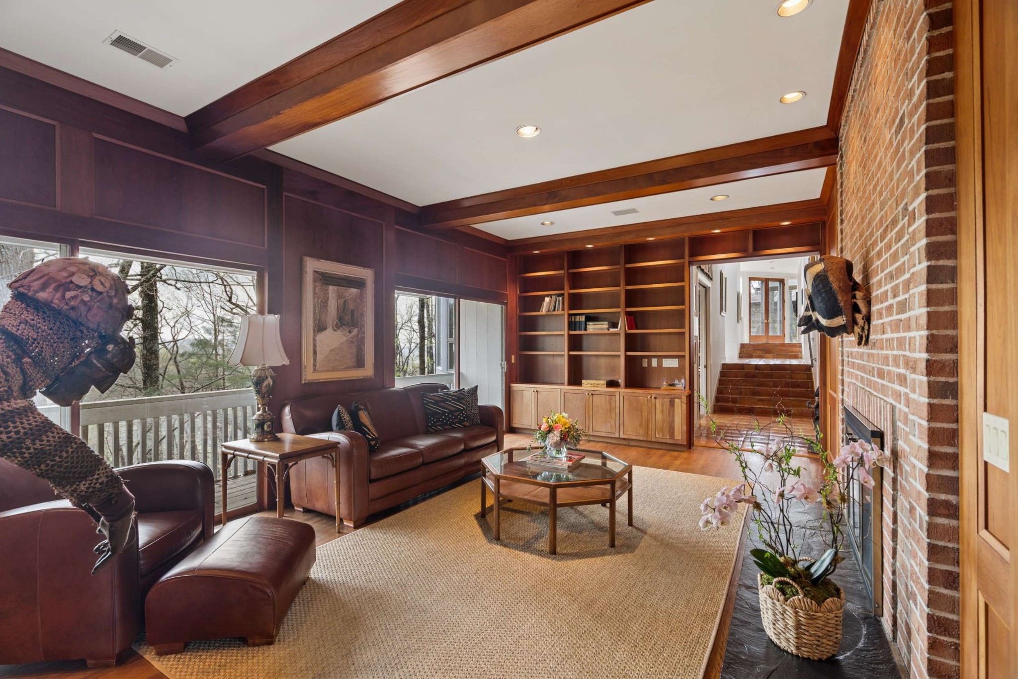 5870 Fredricksburg Dr