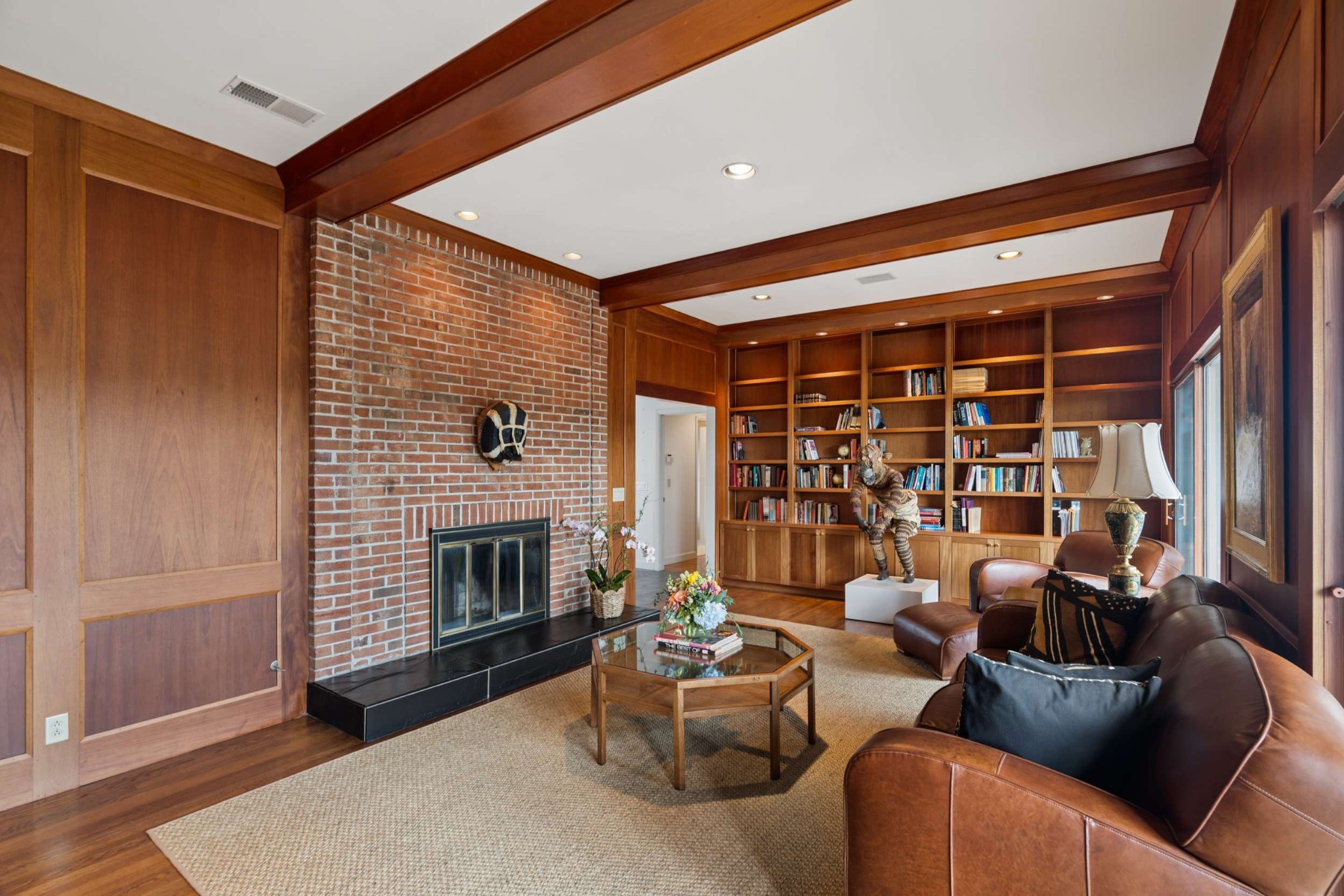 5870 Fredricksburg Dr