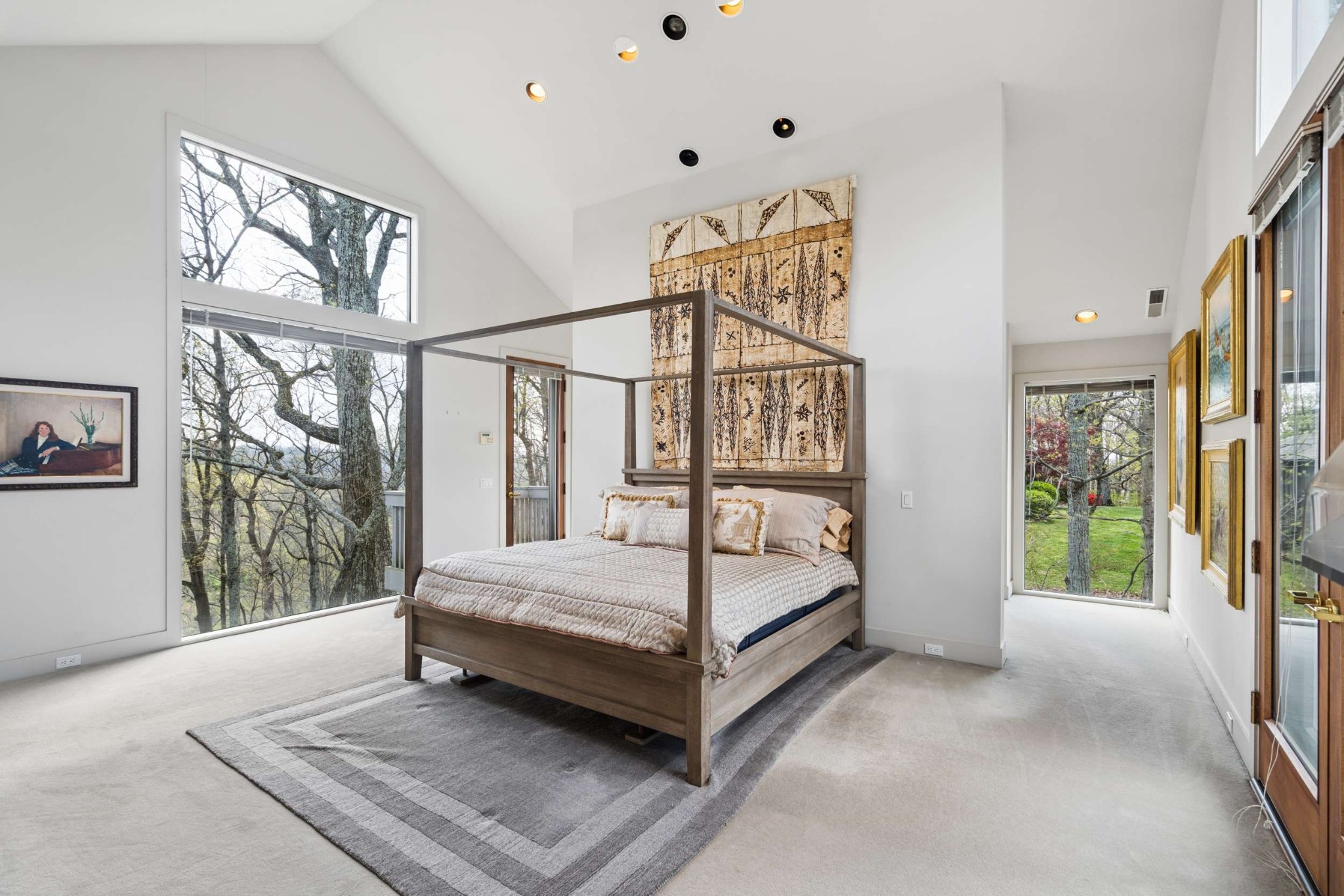 5870 Fredricksburg Dr