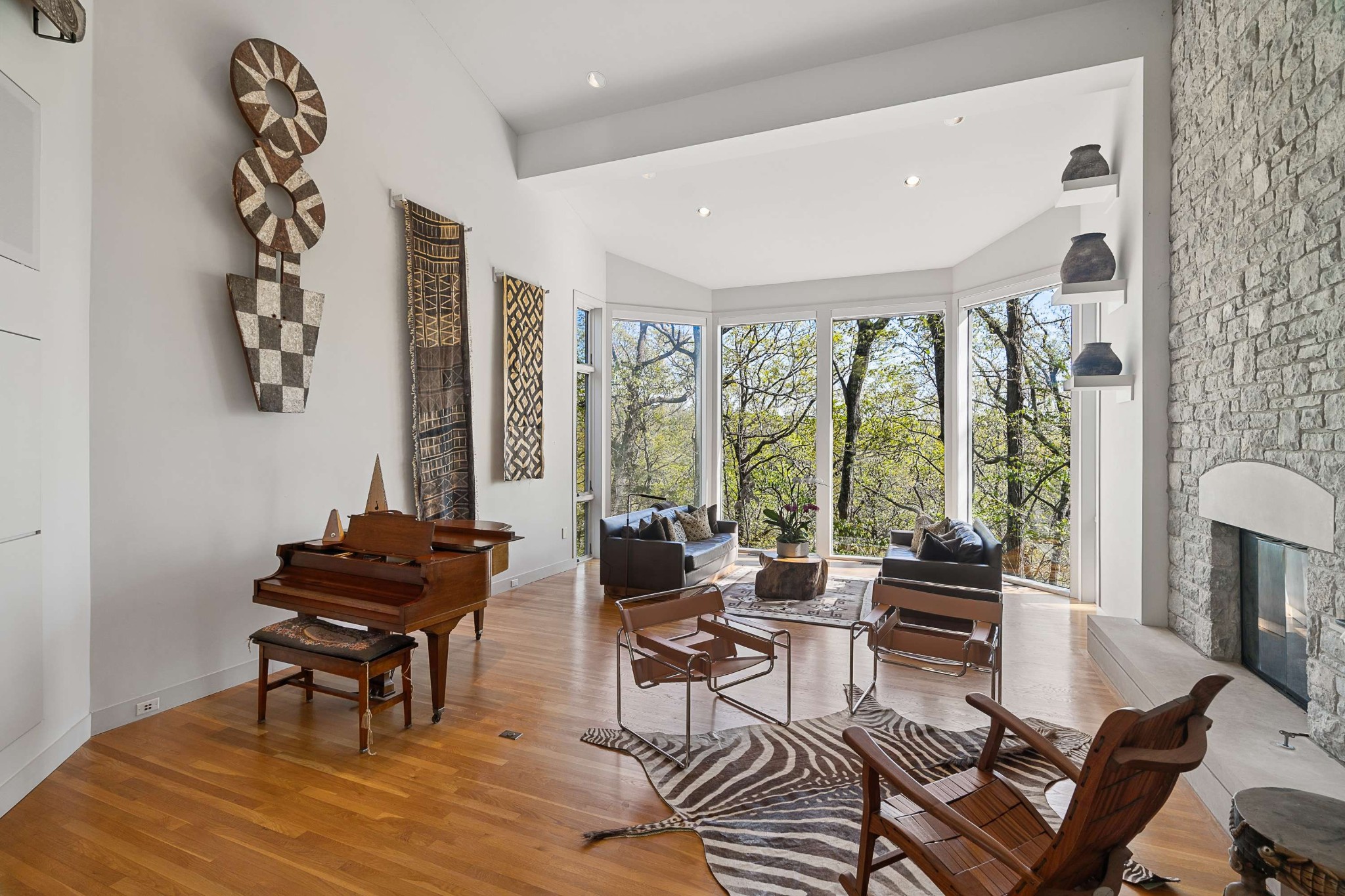 5870 Fredricksburg Dr