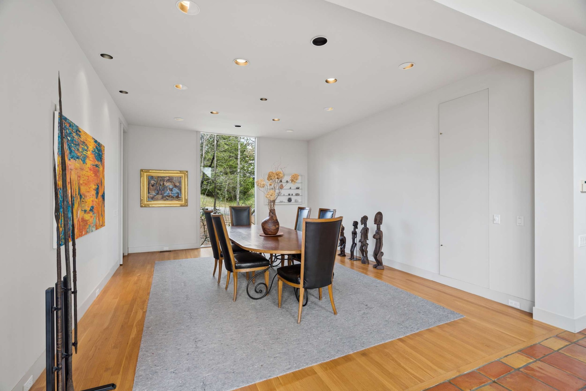 5870 Fredricksburg Dr