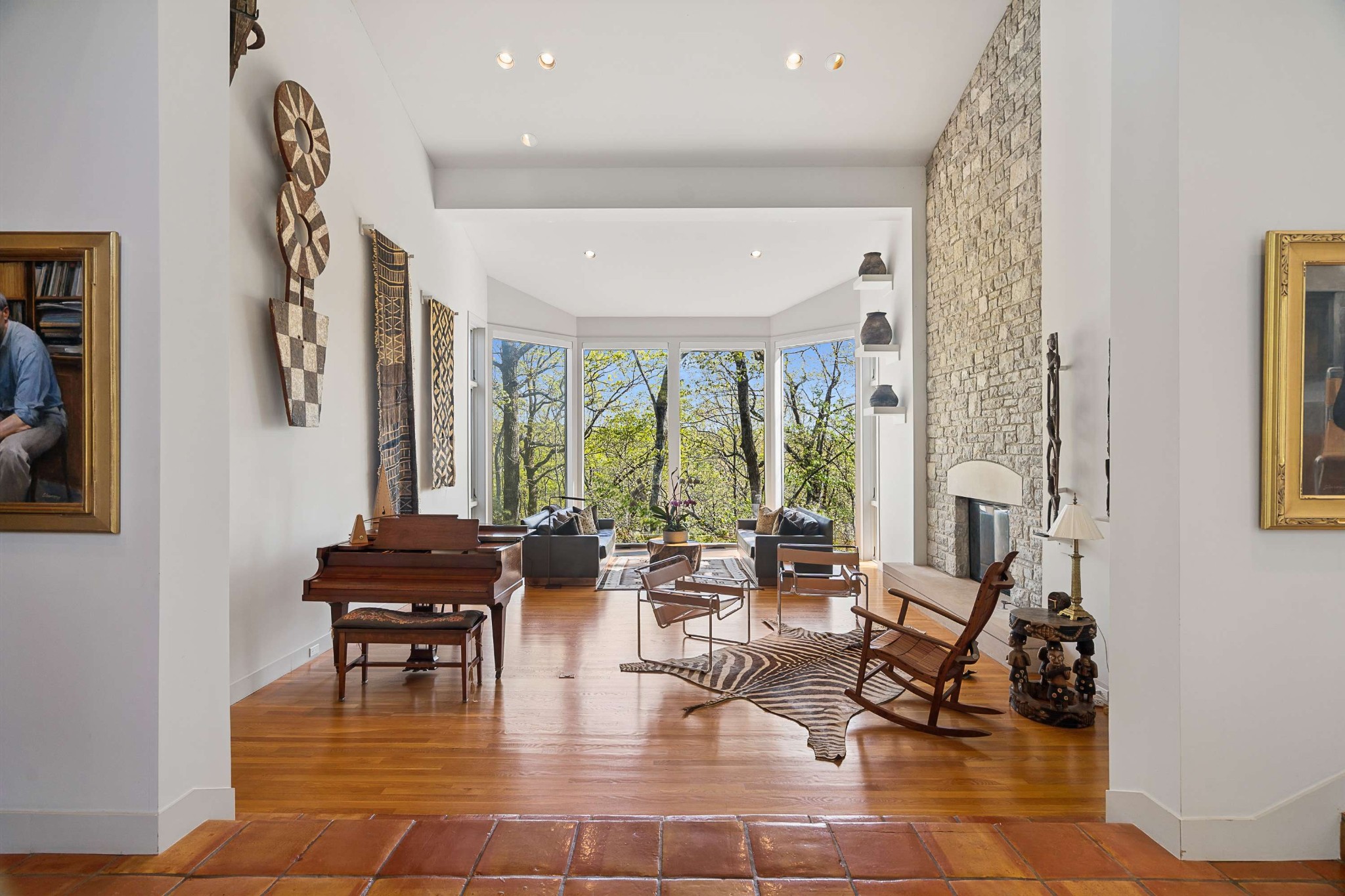 5870 Fredricksburg Dr