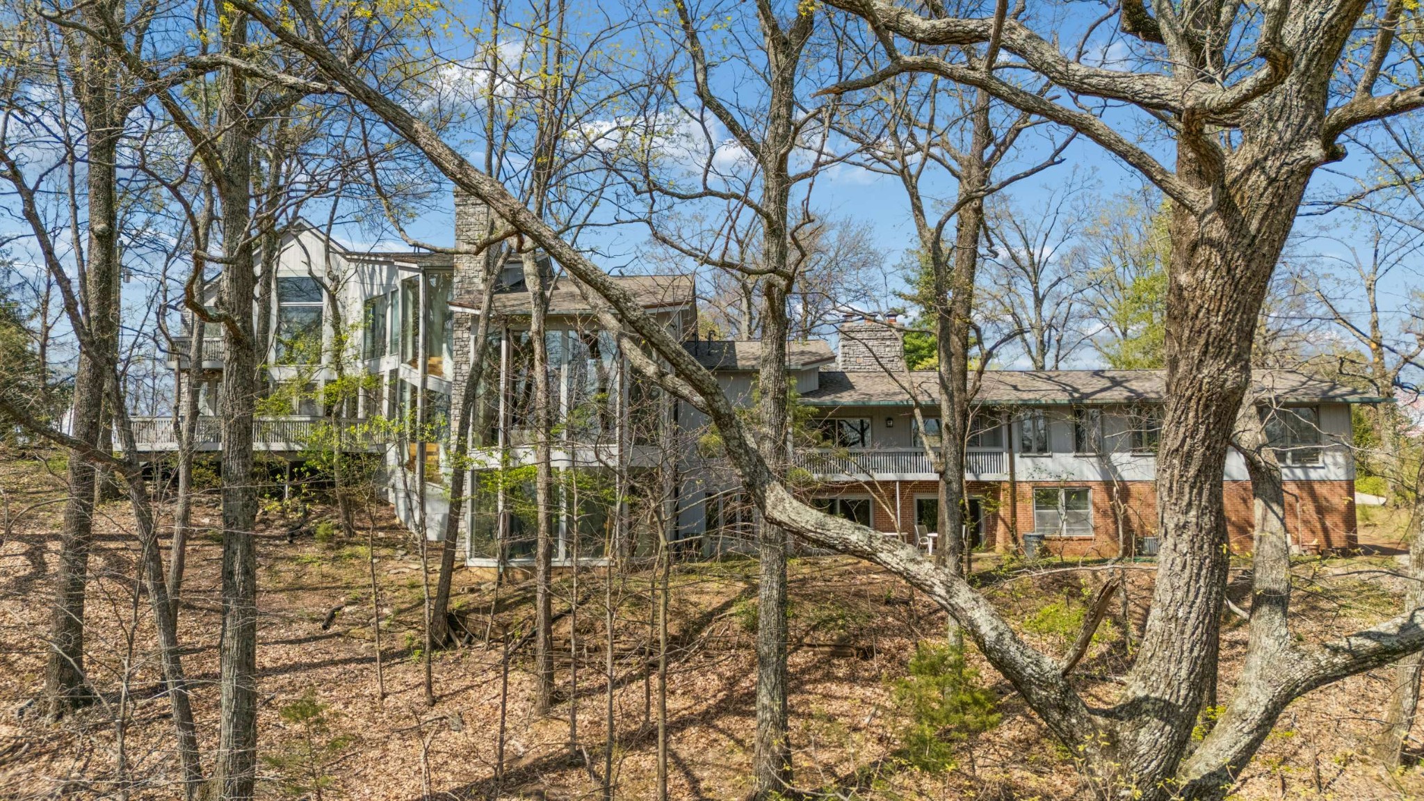 5870 Fredricksburg Dr