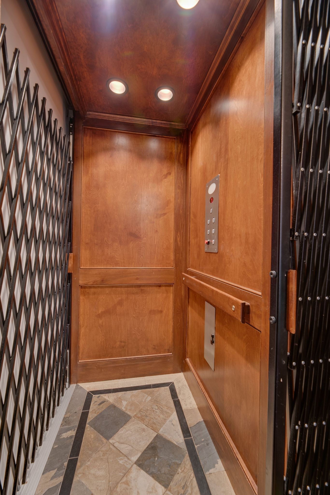 112 West End Close