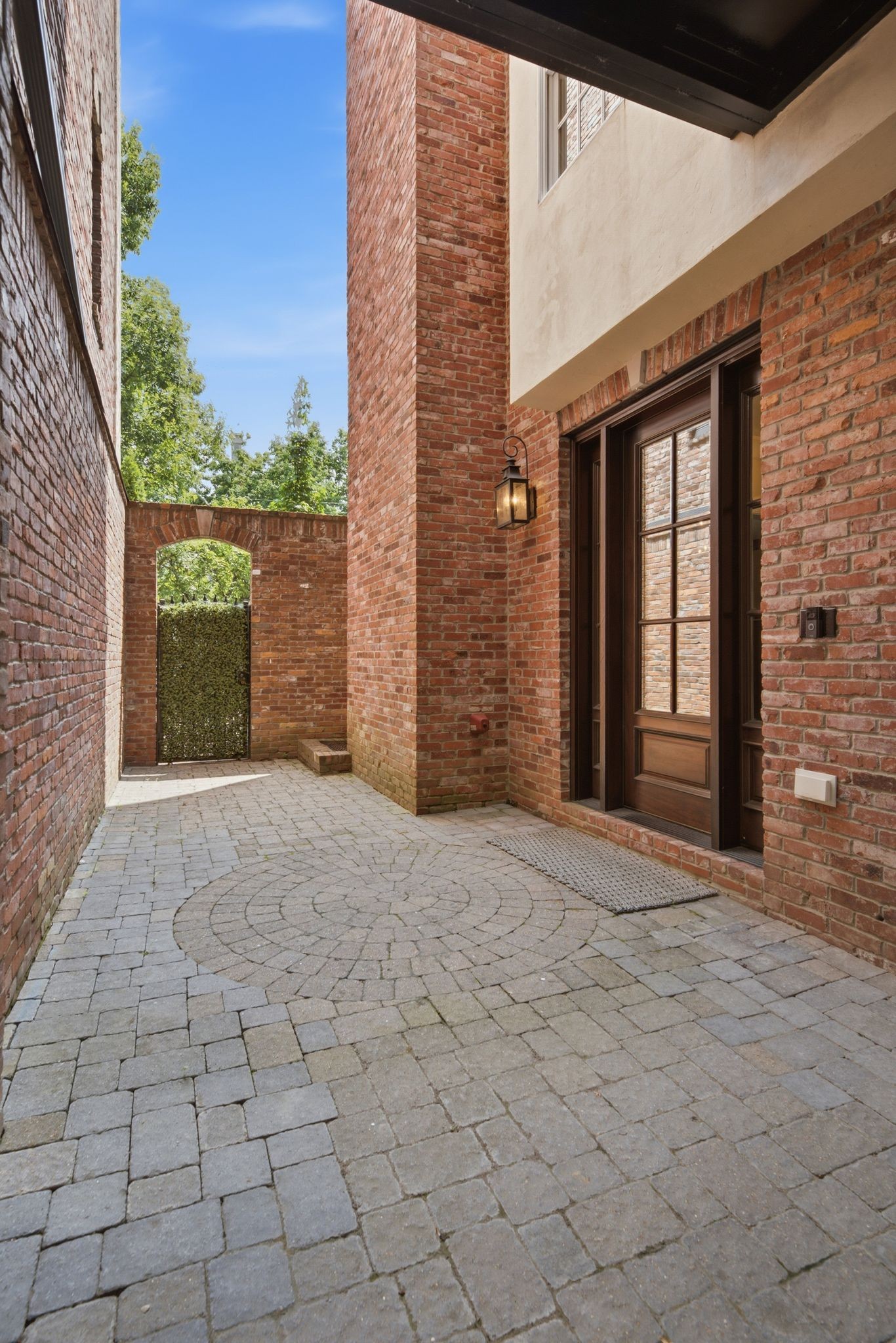 112 West End Close