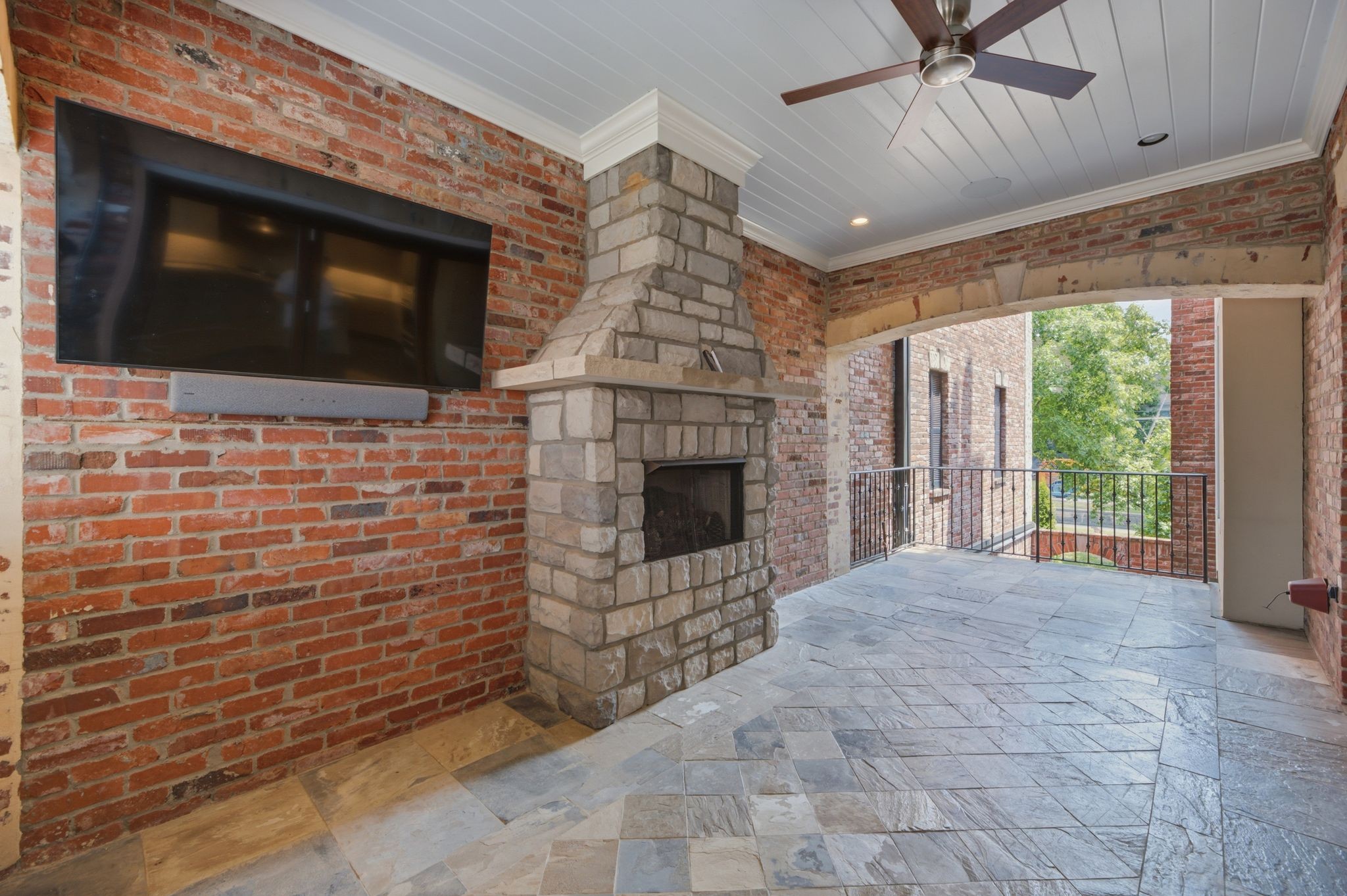 112 West End Close