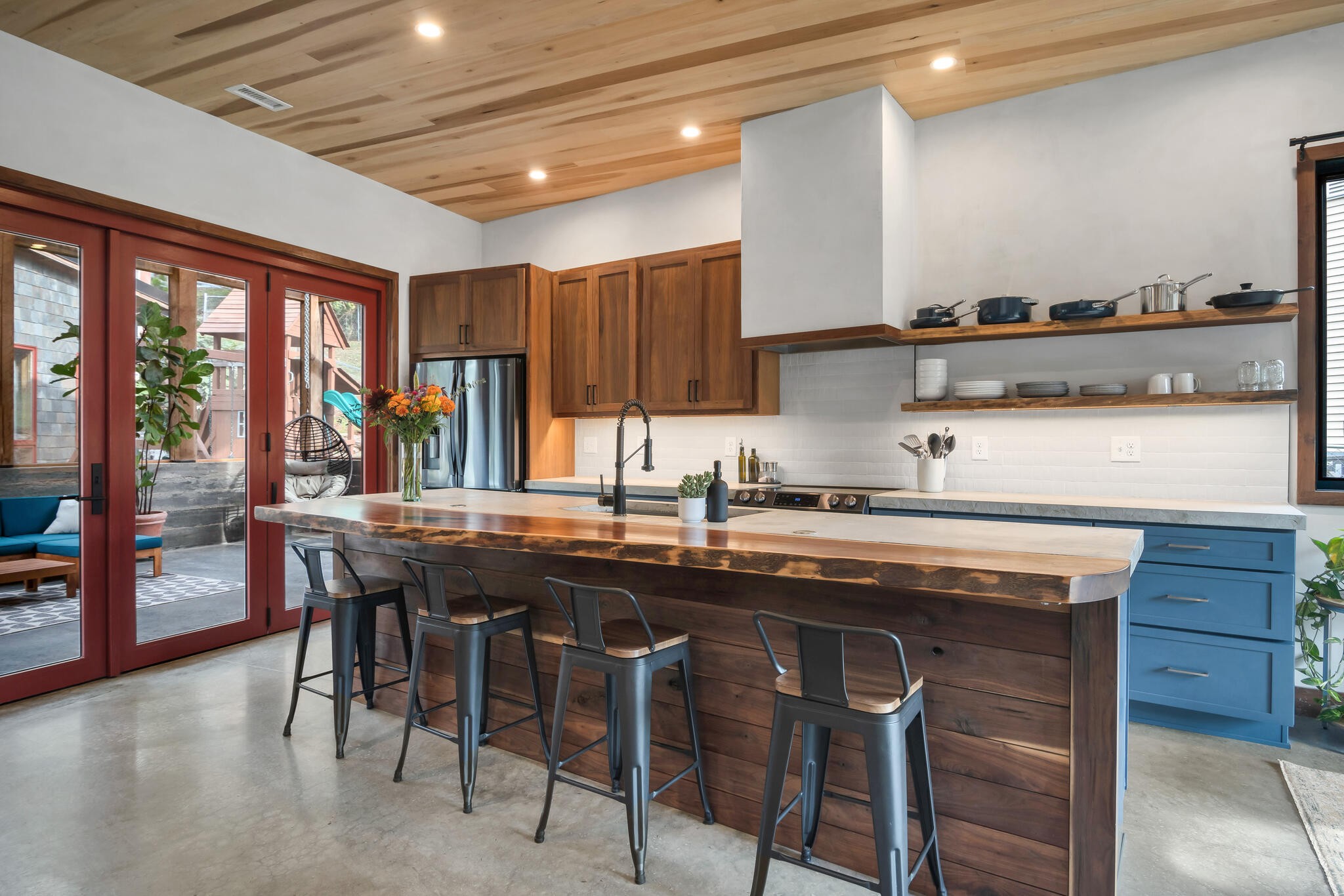 501 Village Ct
