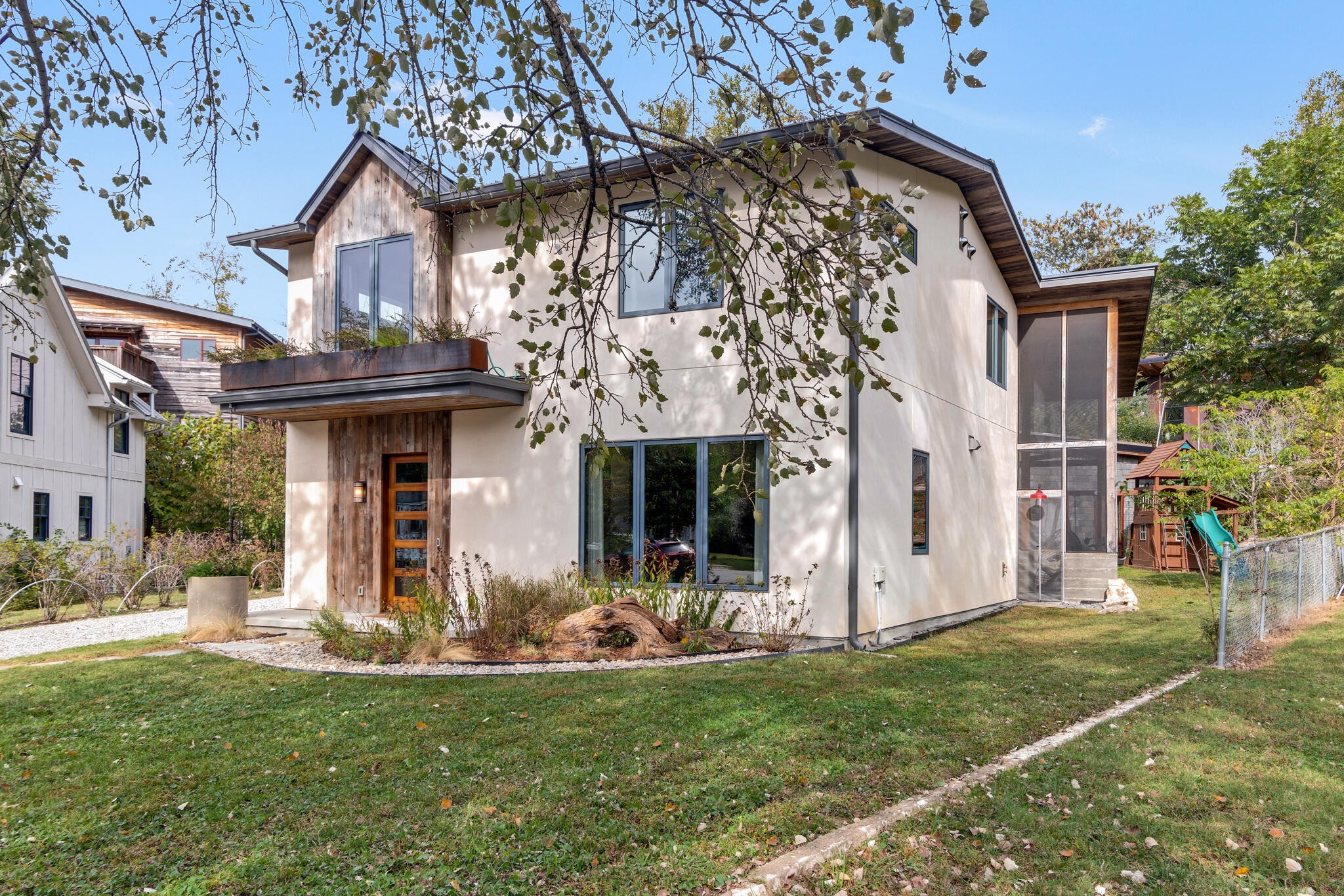 501 Village Ct
