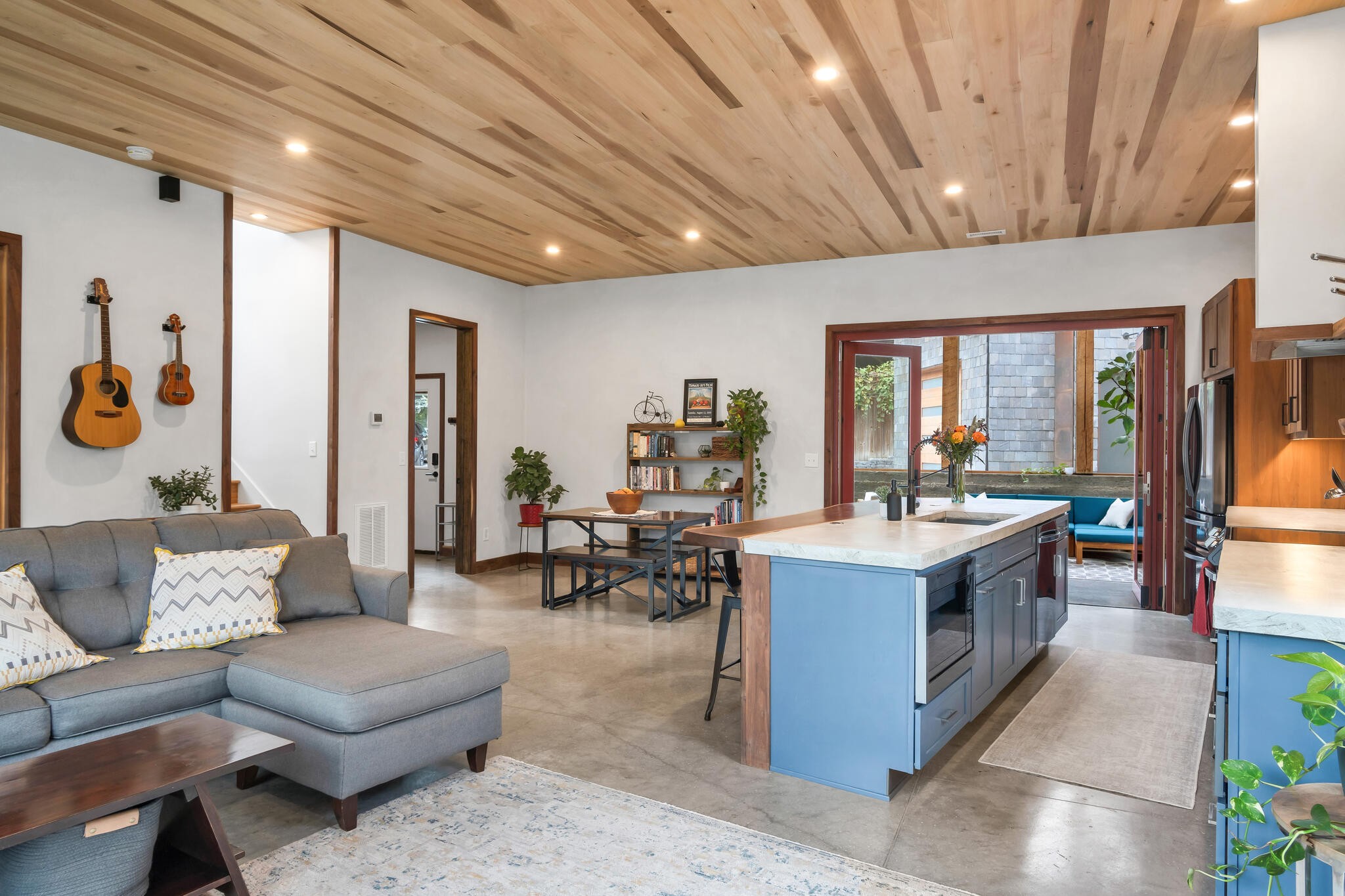 501 Village Ct