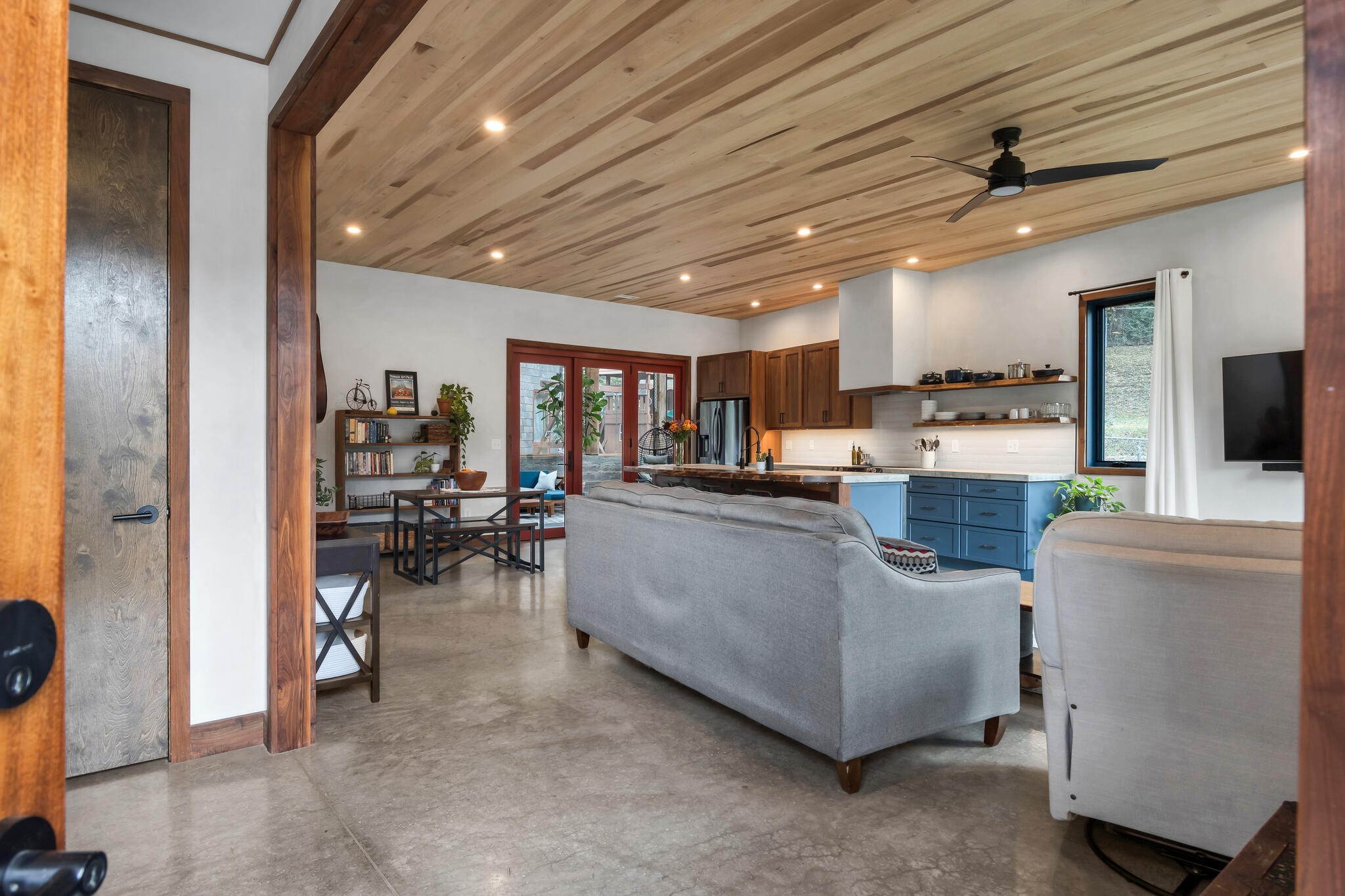 501 Village Ct