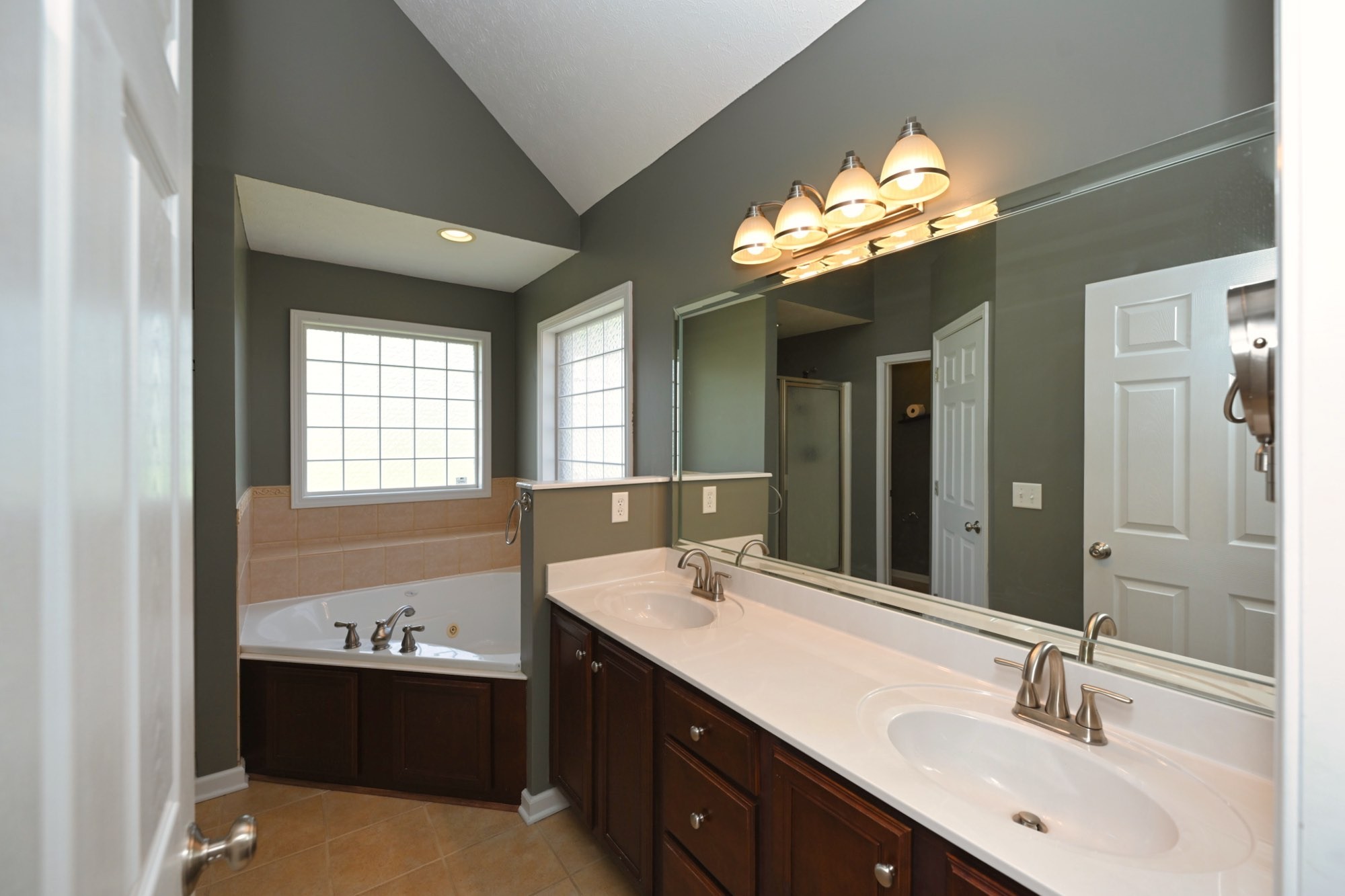 218 Thoroughbred Way