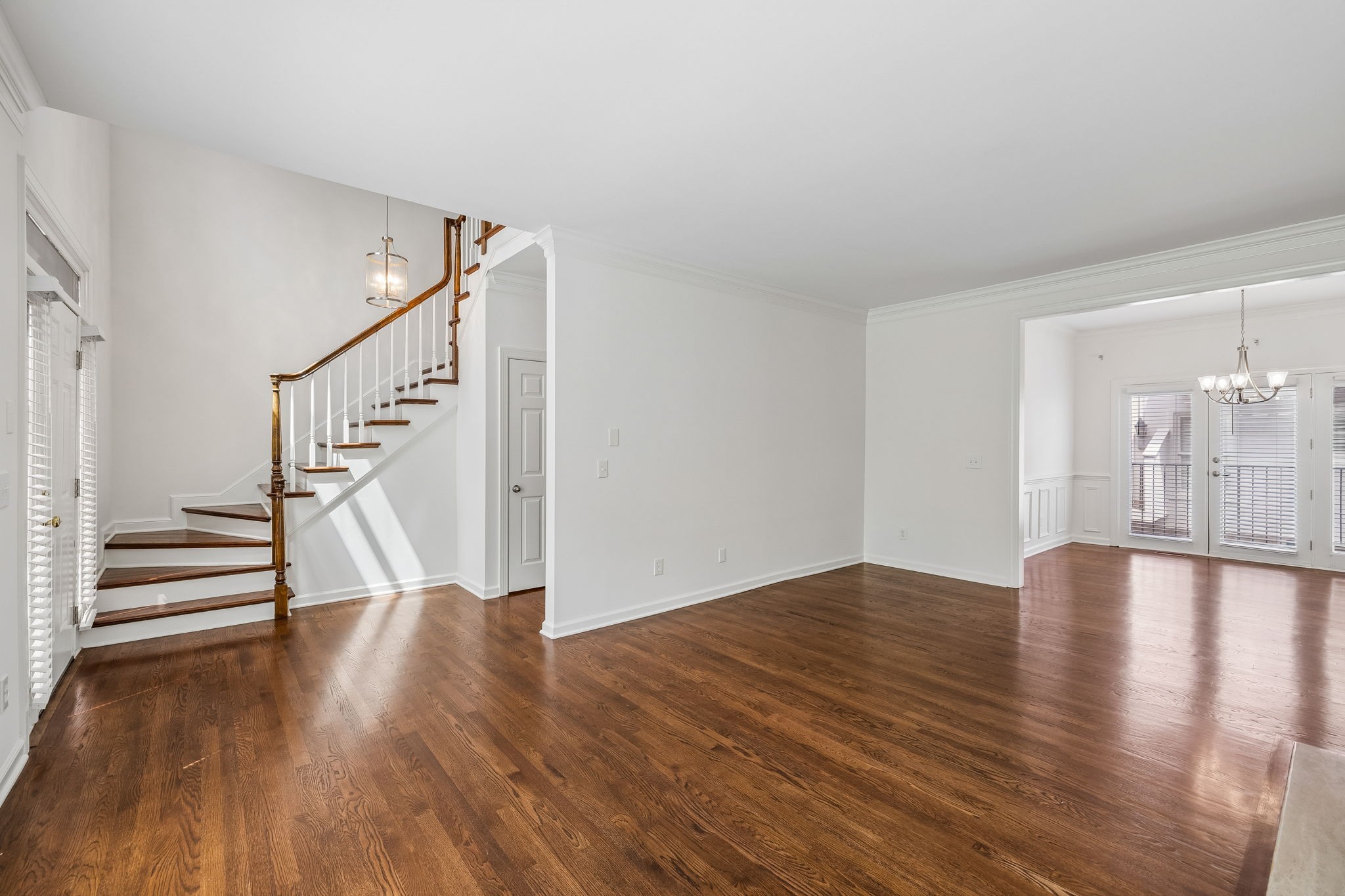 3037 Woodlawn Dr