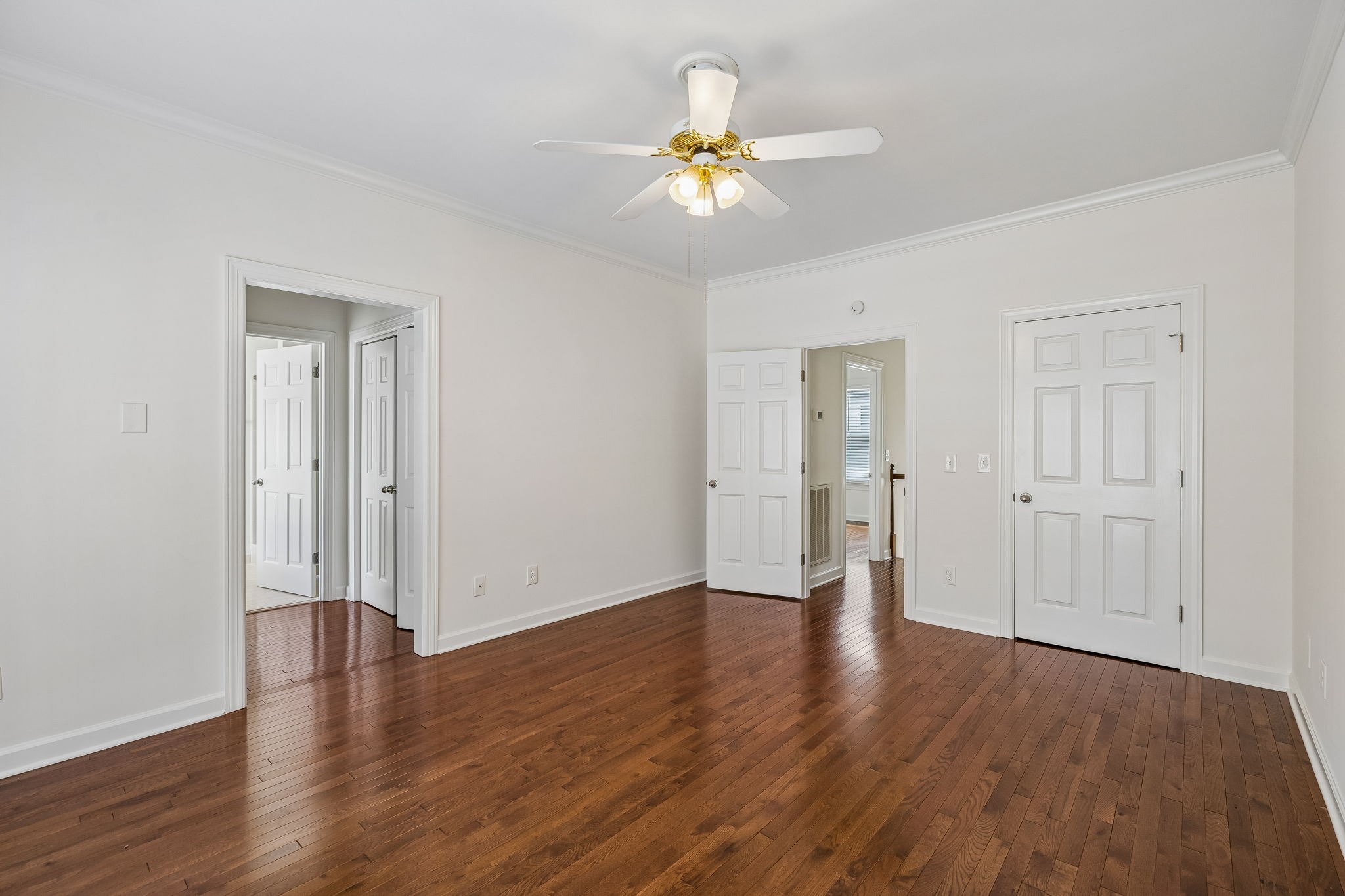 3037 Woodlawn Dr