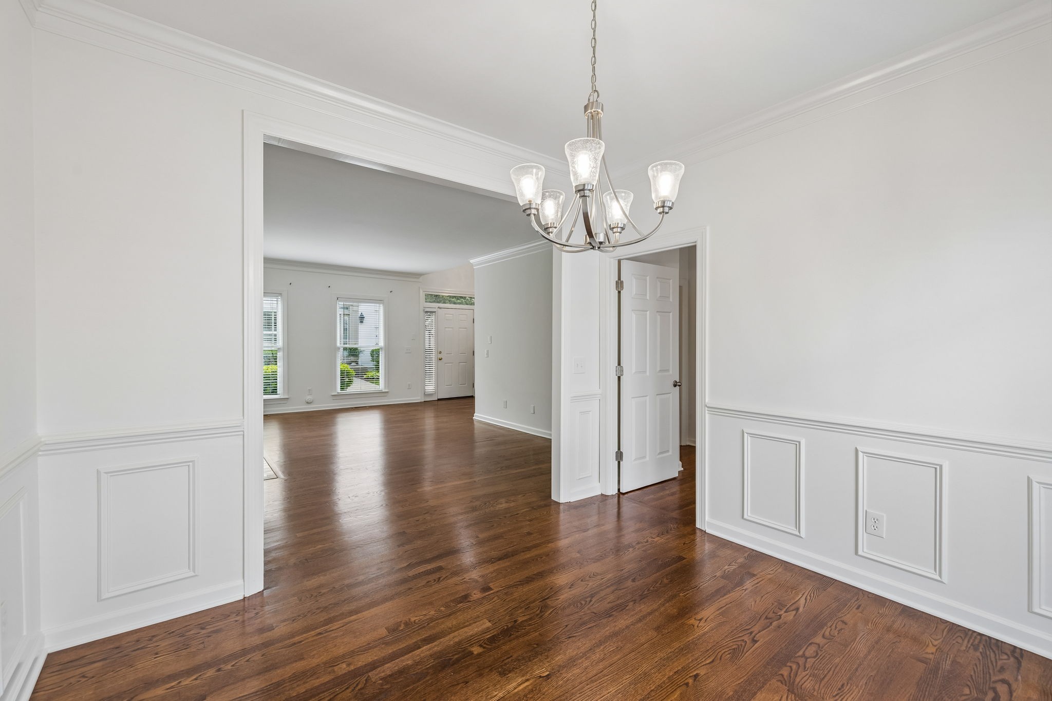 3037 Woodlawn Dr