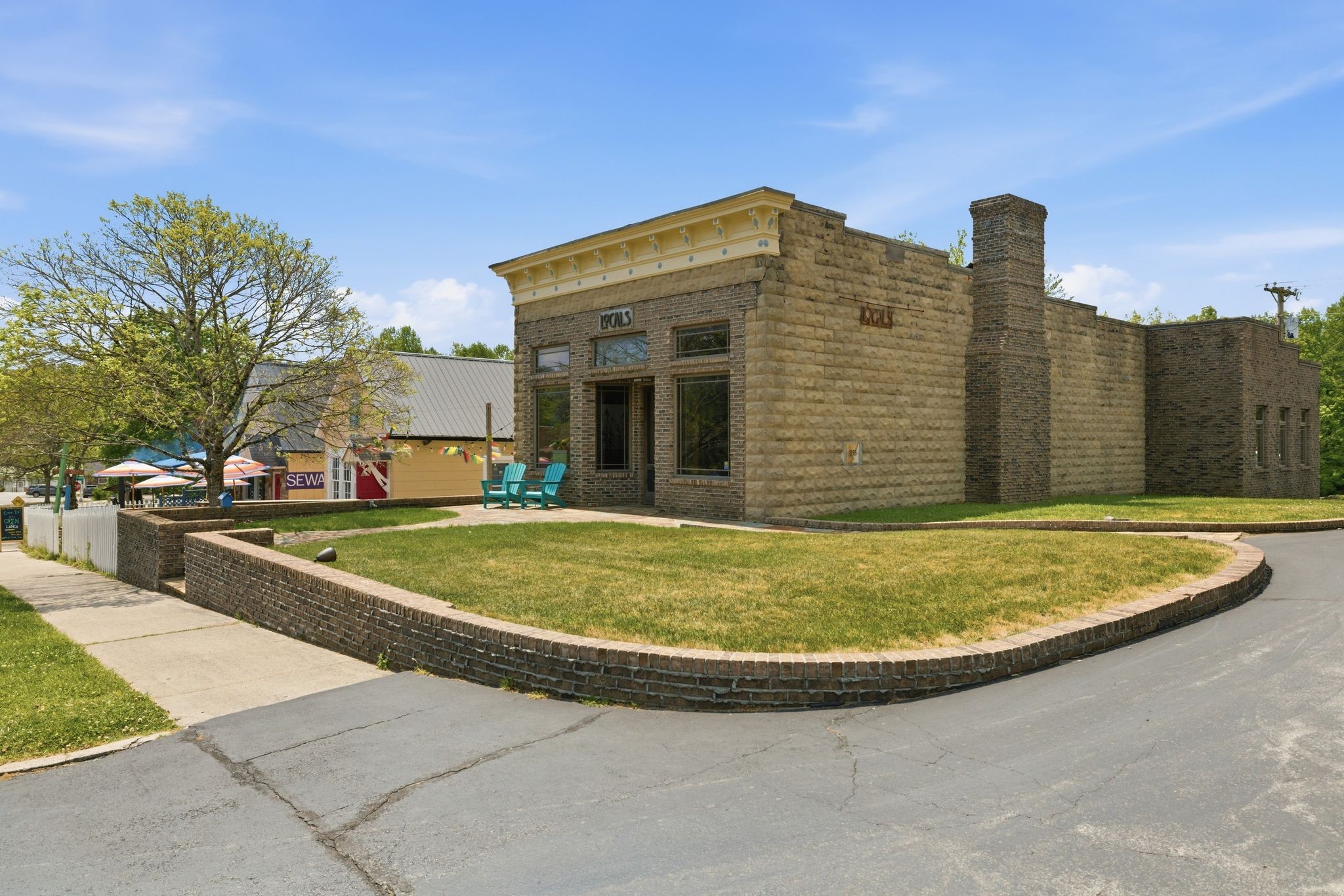 49 University Ave