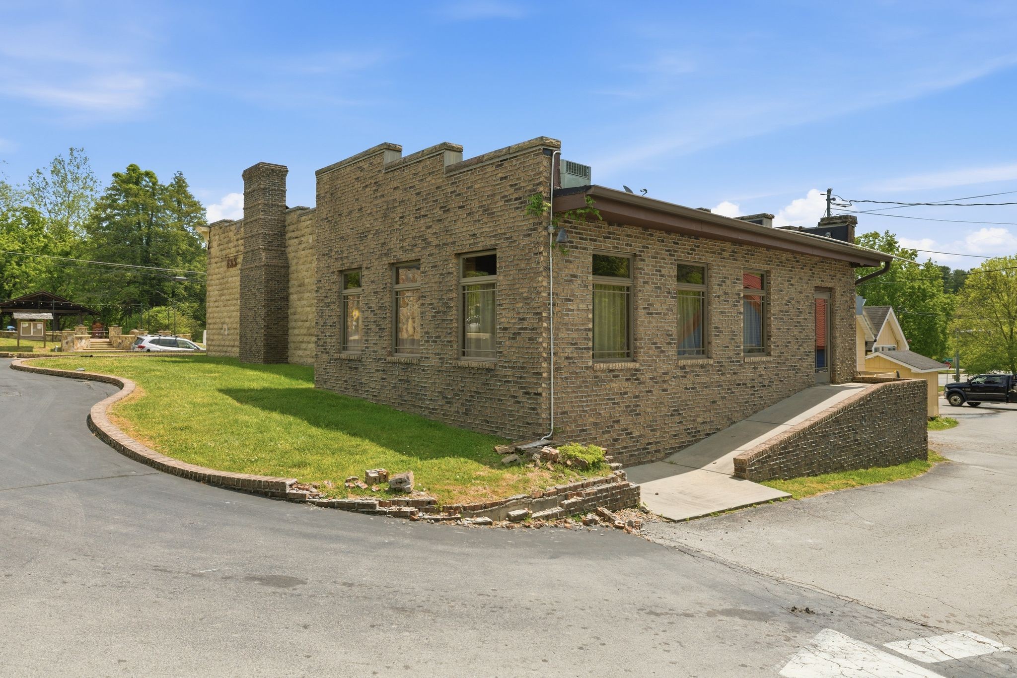49 University Ave