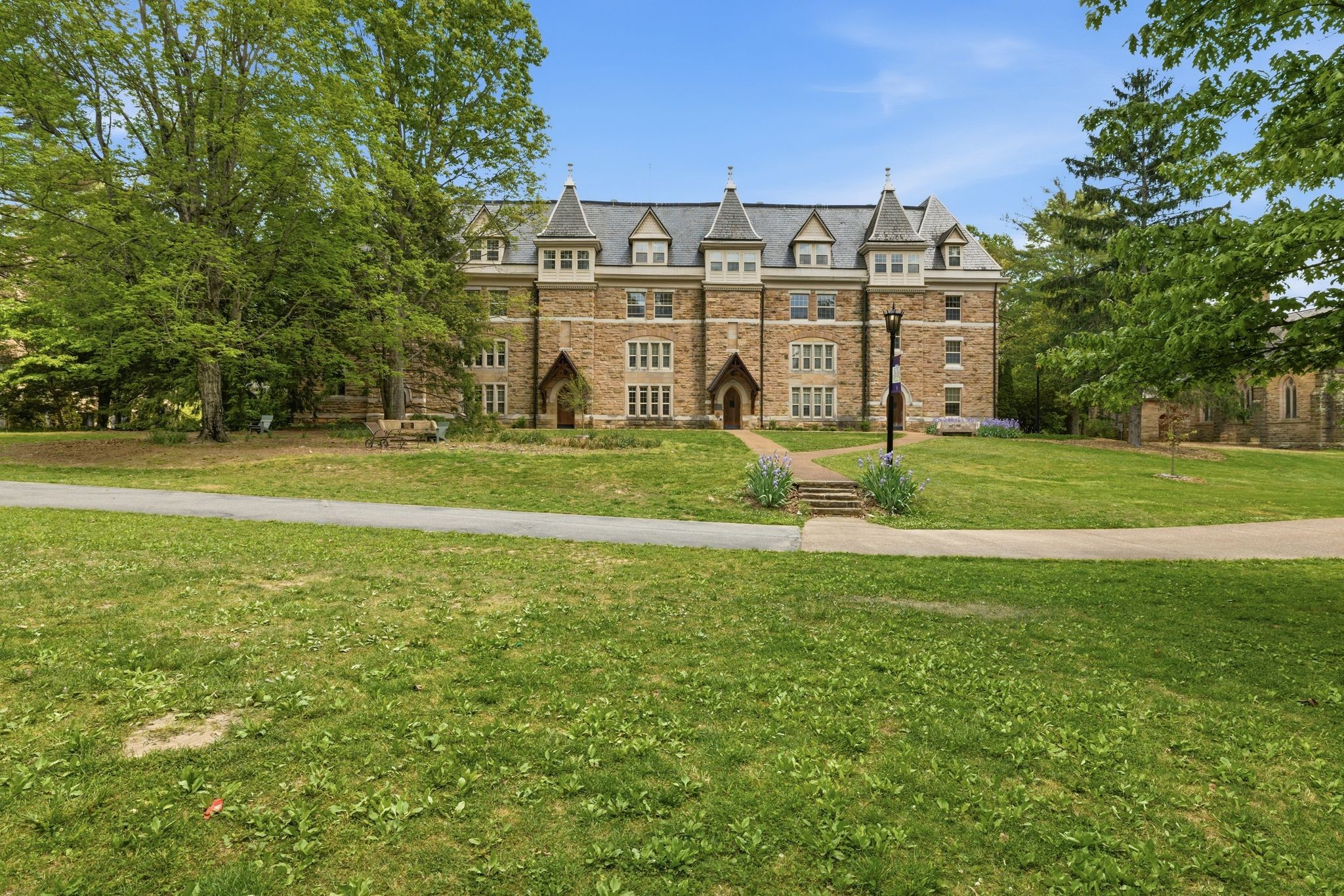 49 University Ave