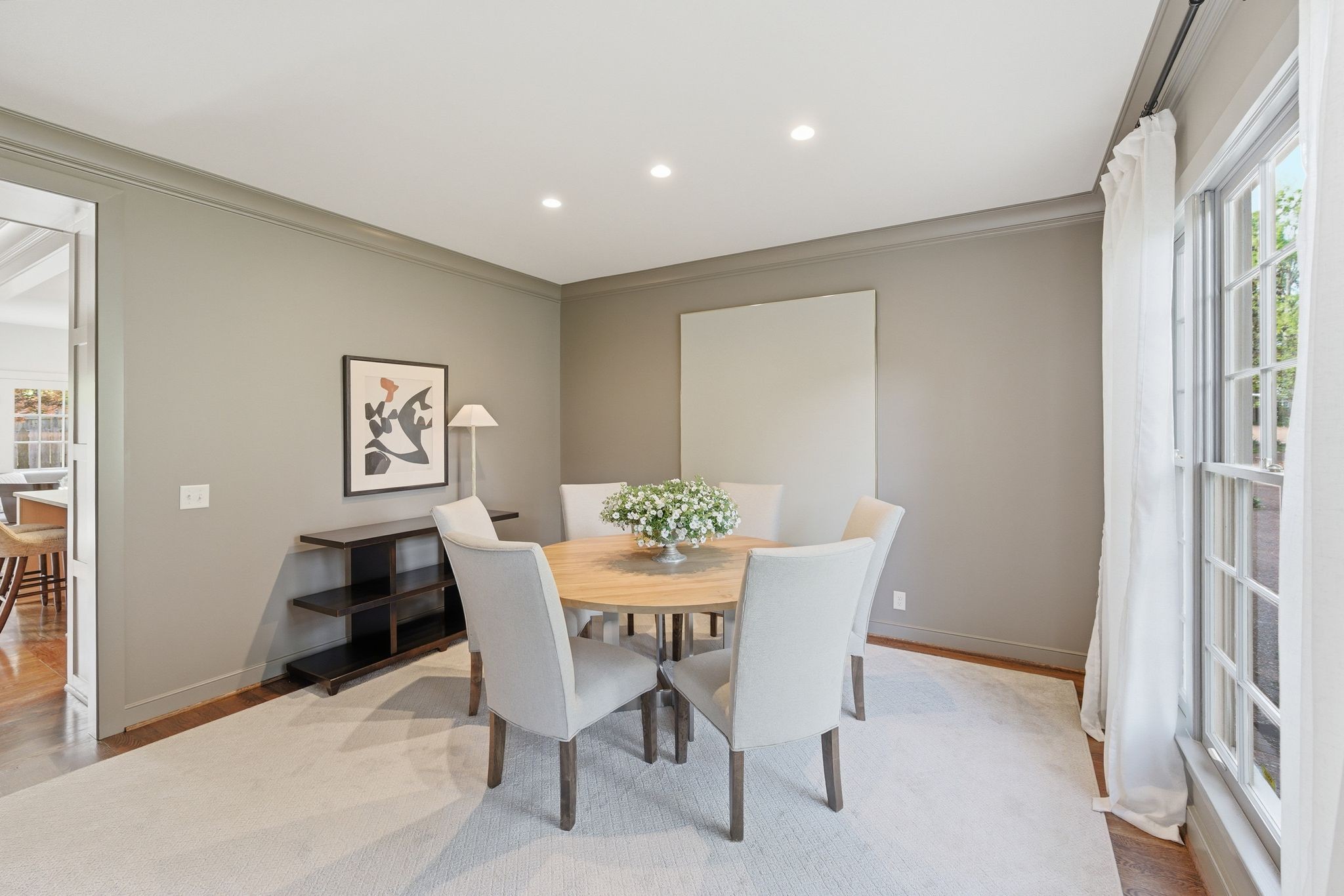 608 Linden Sq