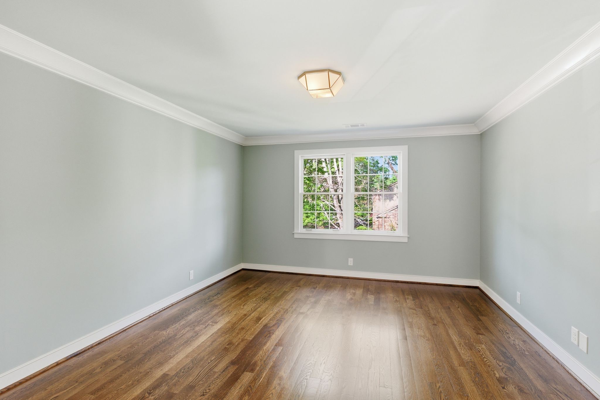608 Linden Sq